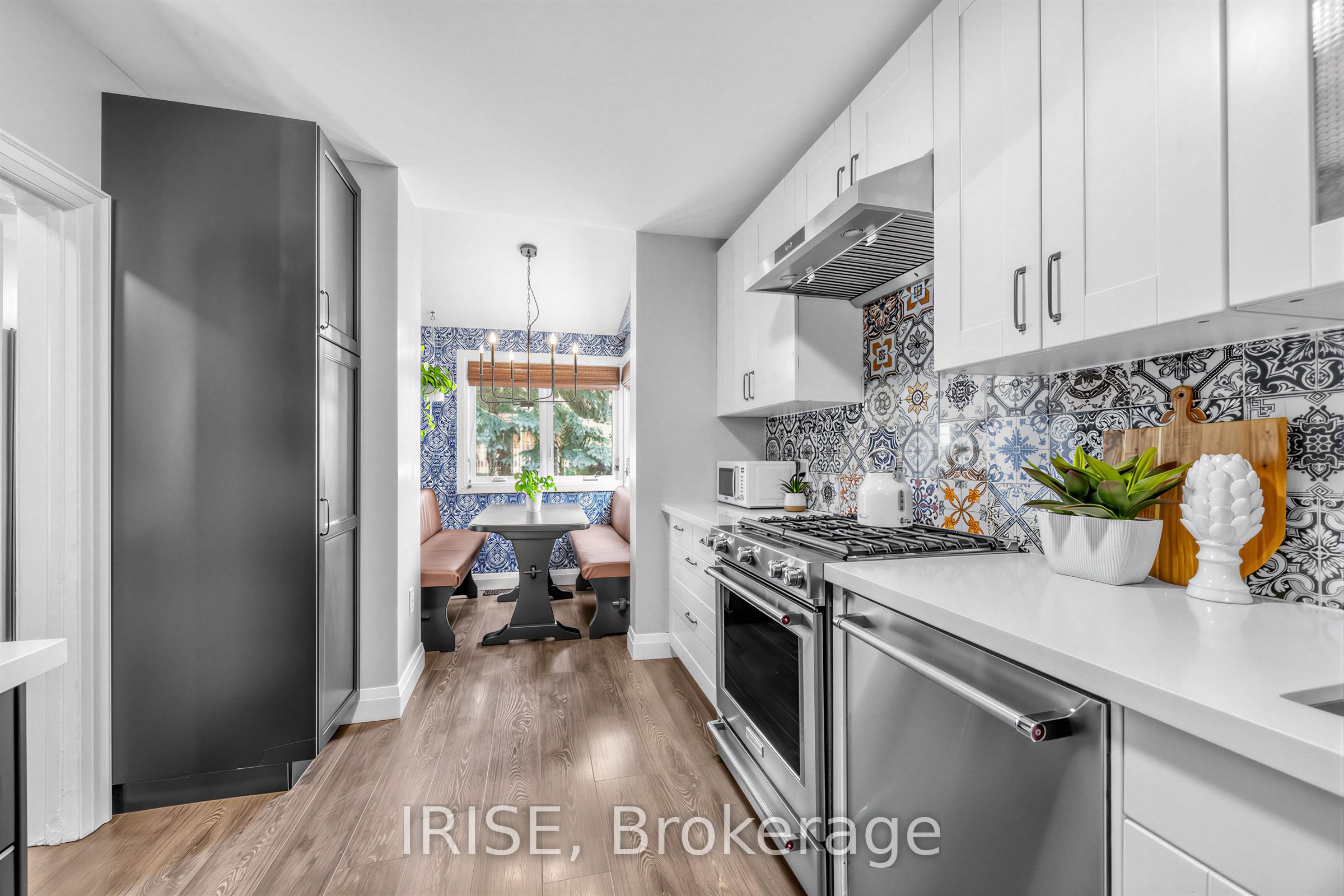 2 Beechwood Avenue, Toronto, ON M6N 4T1 photo 3