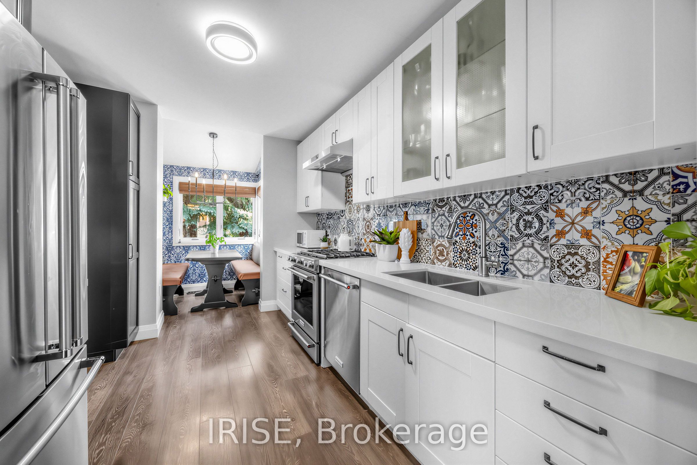 2 Beechwood Avenue, Toronto, ON M6N 4T1 photo 4