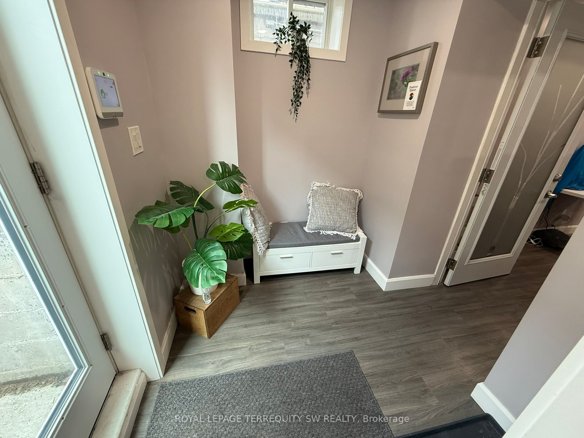 2134 Dundas Street W Unit 1 Lower, Toronto, ON M6R 1X2 photo 5