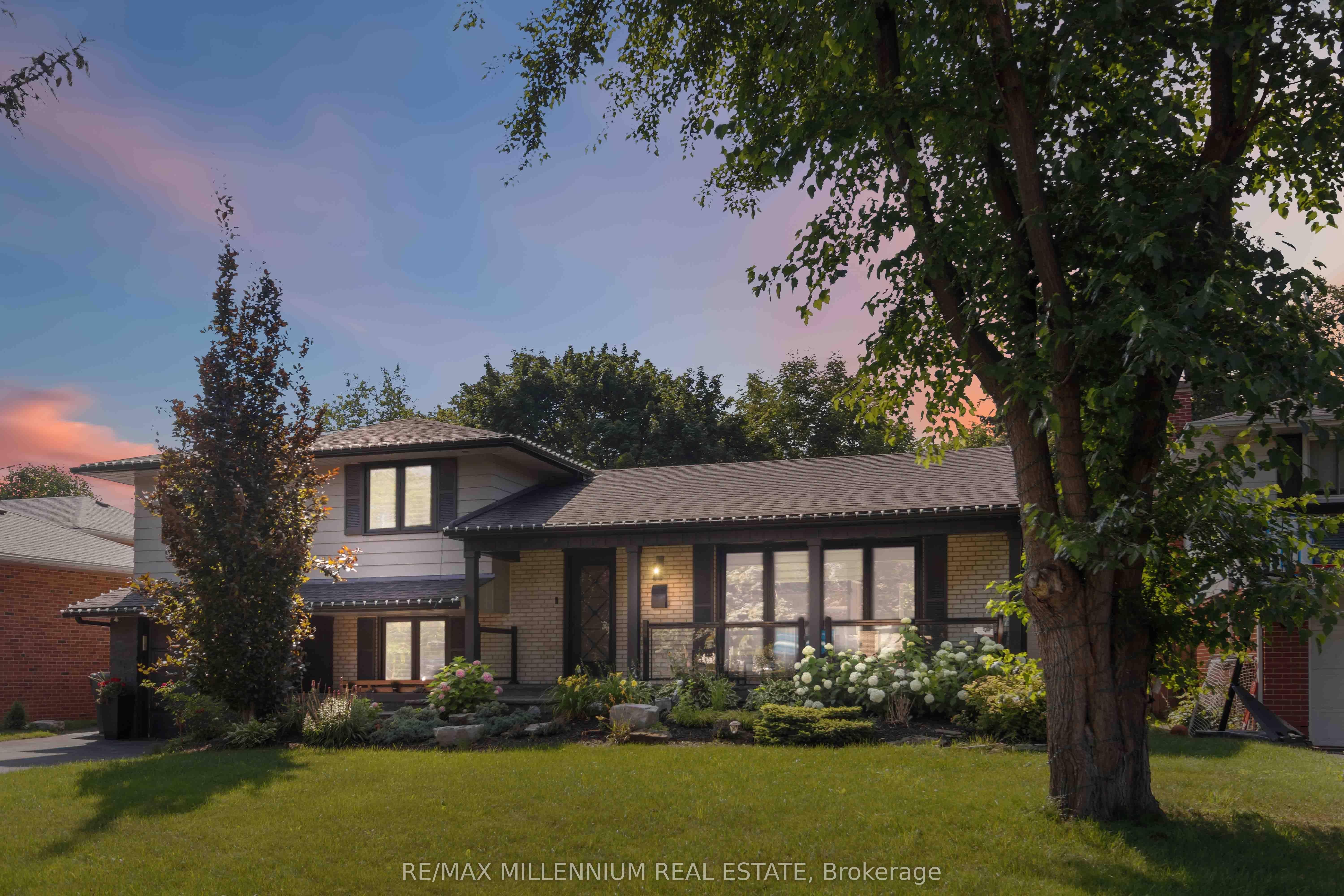 250 Daphne Avenue, Mississauga, ON L5A 1M6 photo 3