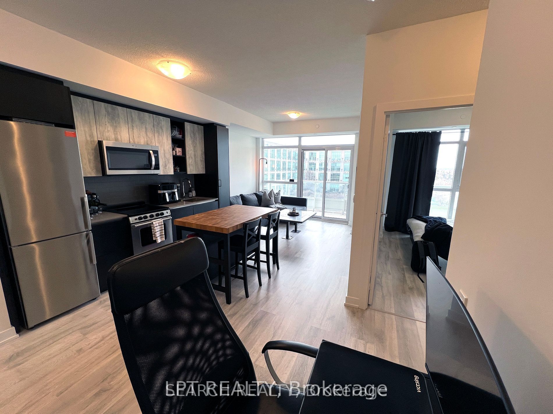 251 Manitoba Street 1211, Toronto, ON M8Y 4G9 photo 2