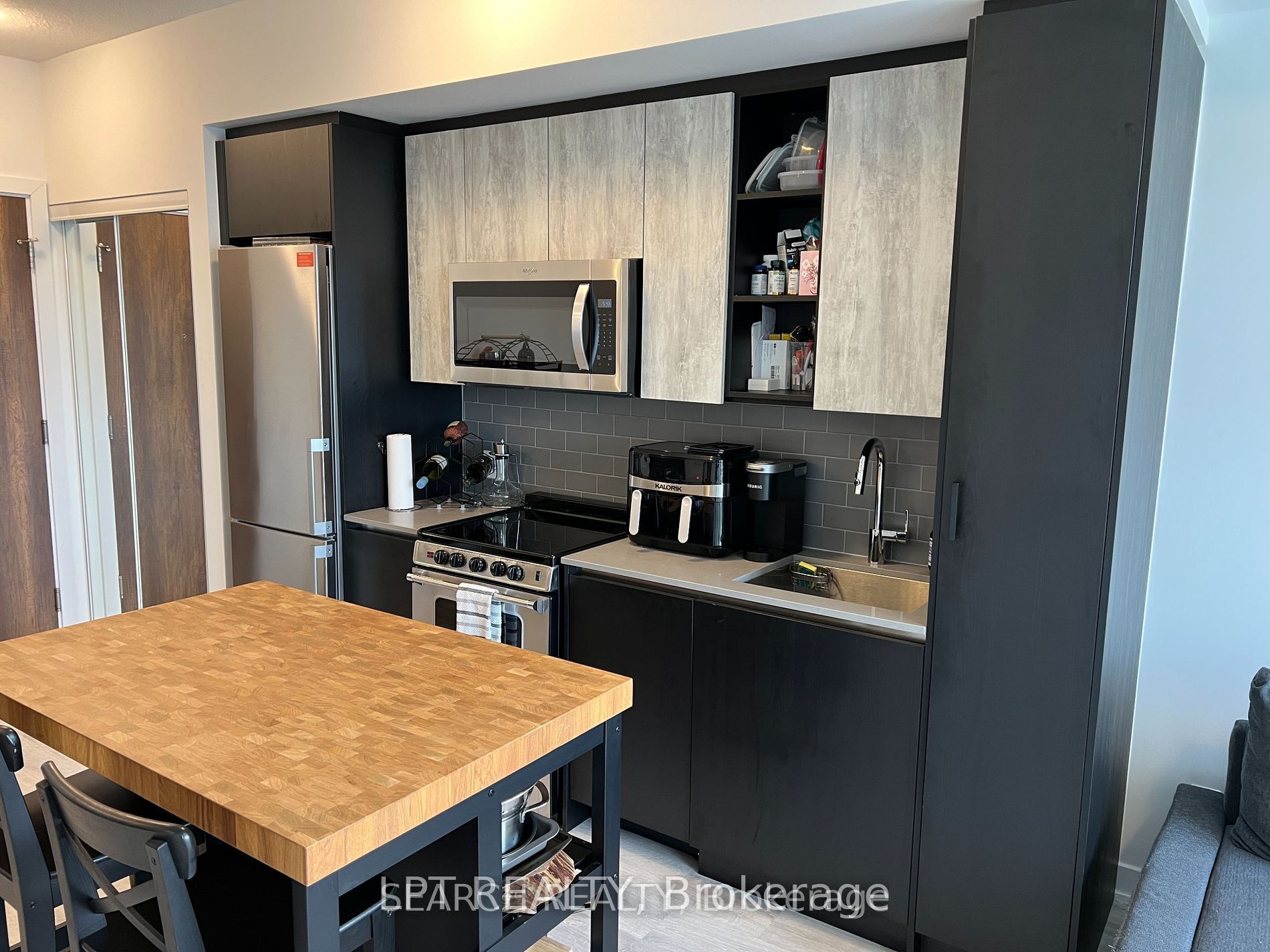 251 Manitoba Street 1211, Toronto, ON M8Y 4G9 photo 3