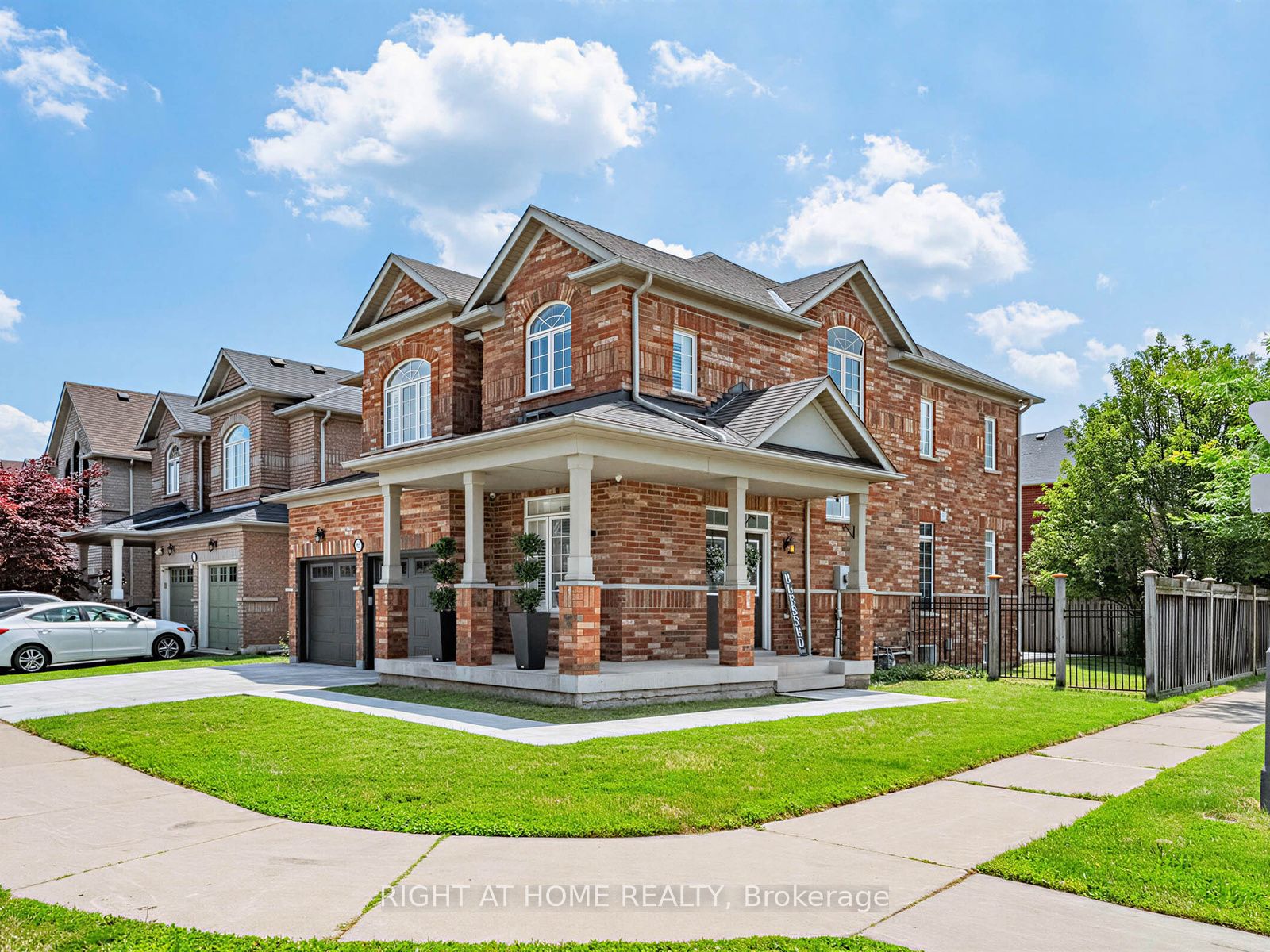 2042 Quinte Street, Burlington, ON L7L 7B9 photo 2