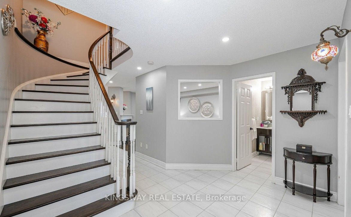 5103 Silverwater Mill Crescent, Mississauga, ON L5V 2B2 photo 3