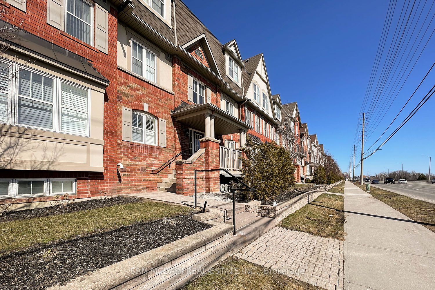 639 Dundas Street W 2, Mississauga, ON L5B 0B5