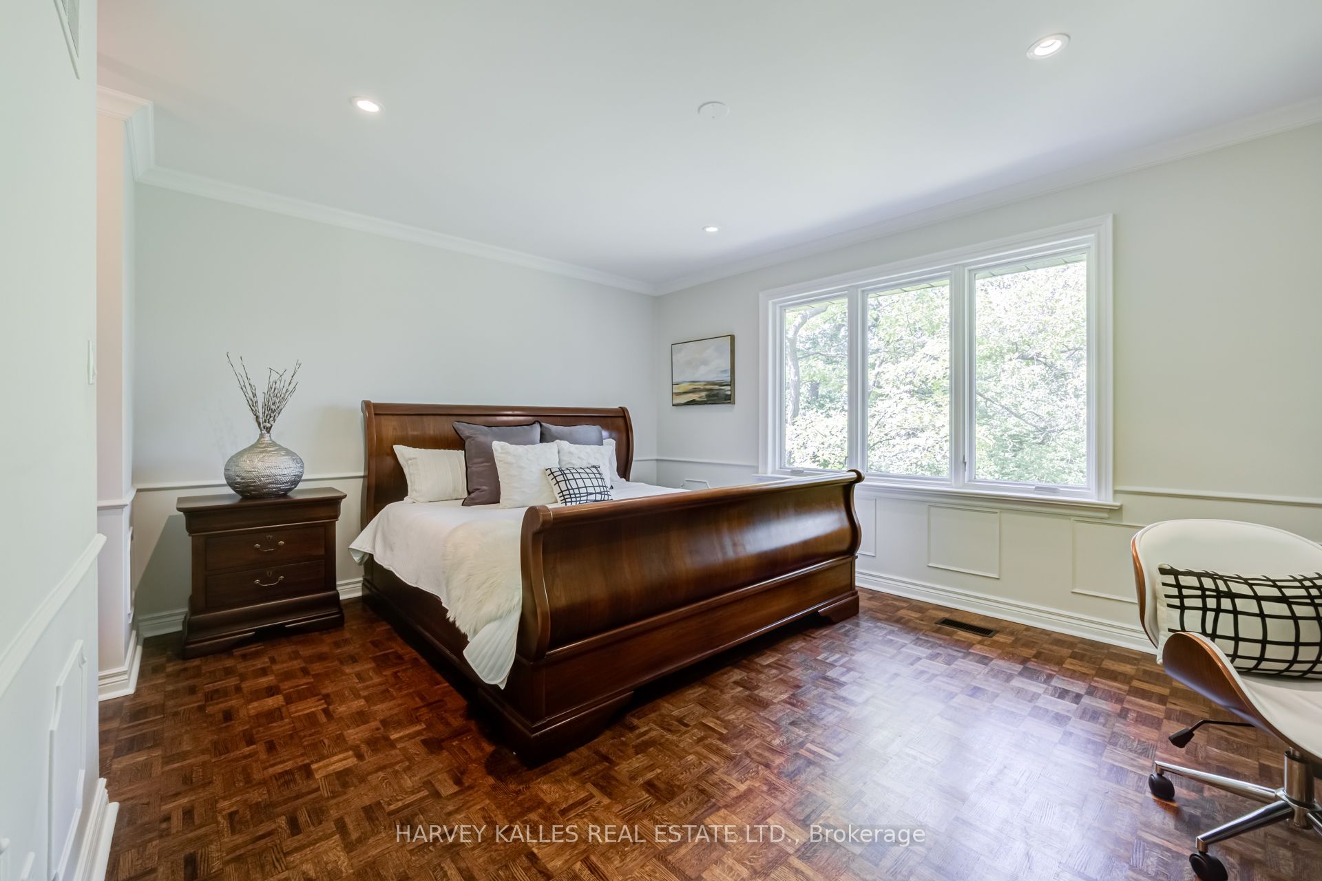 19 Ridgegate Crescent, Toronto, ON M8Y 2C9 photo 2