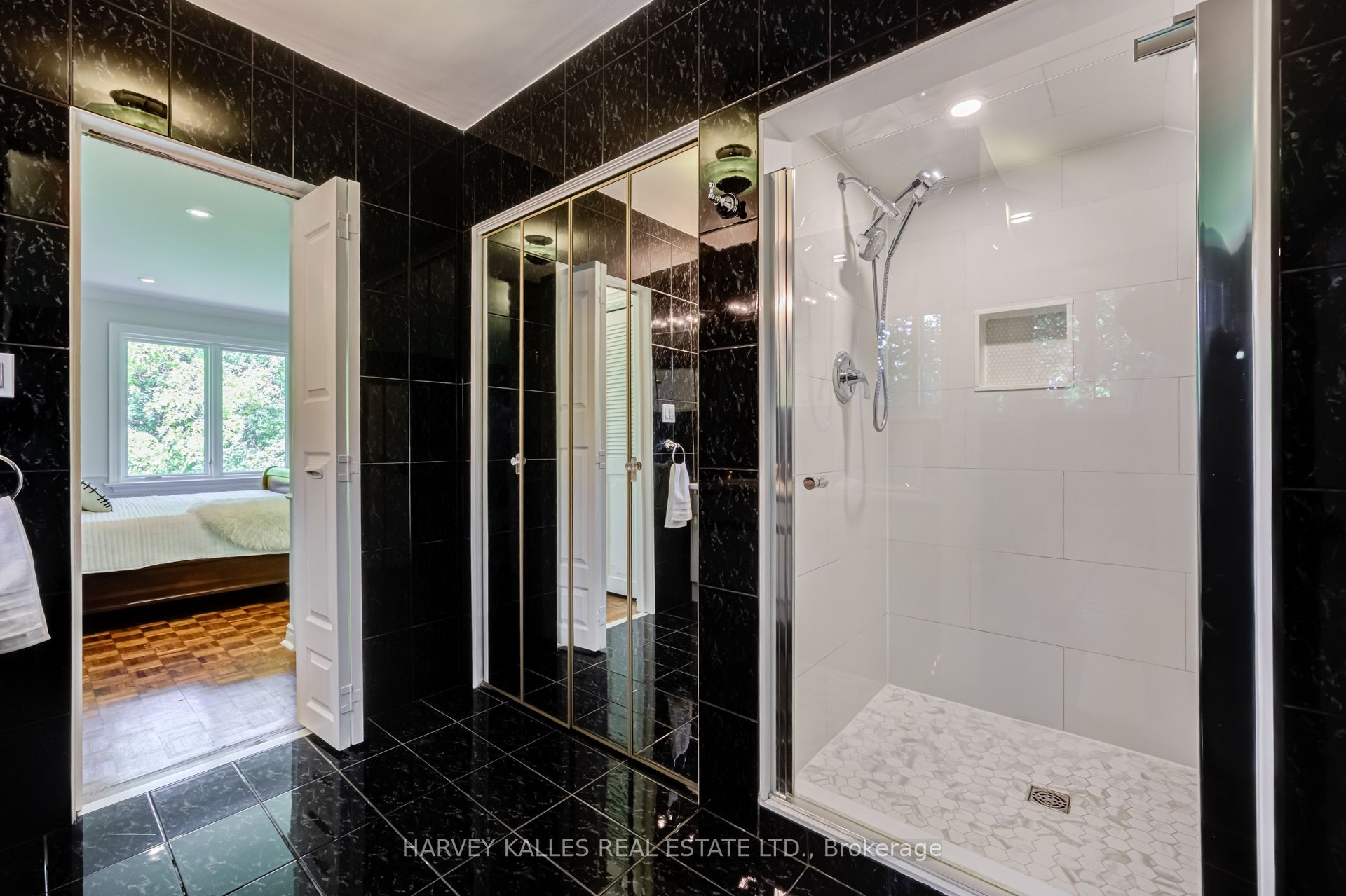 19 Ridgegate Crescent, Toronto, ON M8Y 2C9 photo 3