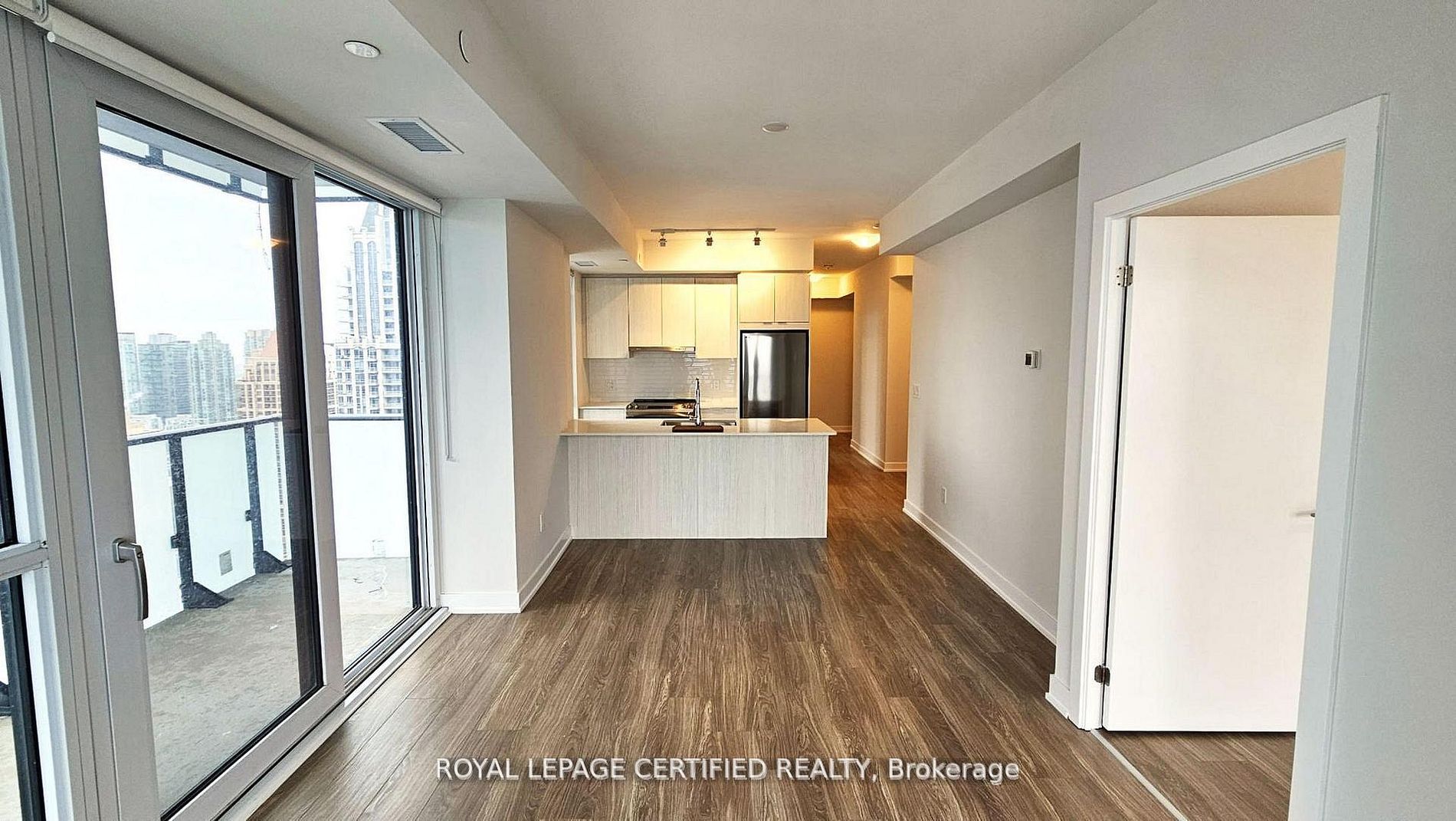 430 Square One Drive 3011, Mississauga, ON L5B 0L6 photo 3