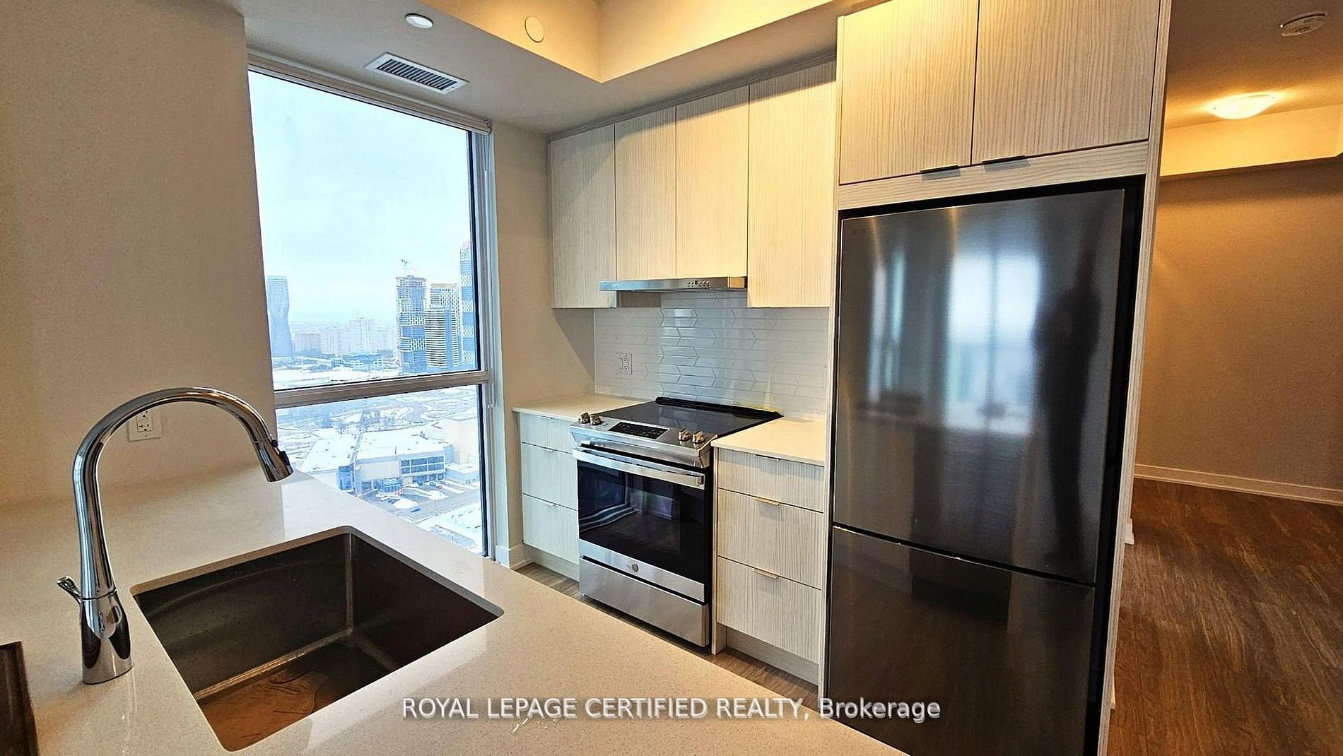 430 Square One Drive 3011, Mississauga, ON L5B 0L6 photo 4