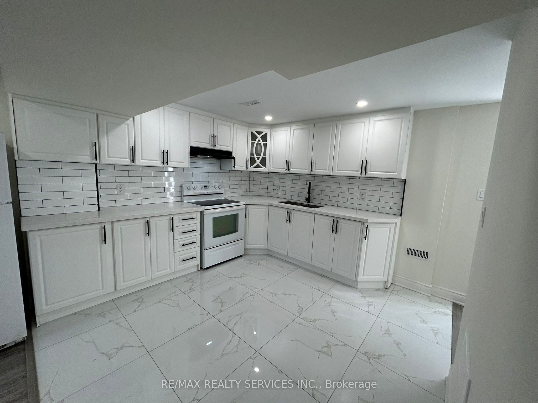 98 Nuffield Street Bsmt, Brampton, ON L6S 5T5 photo 5