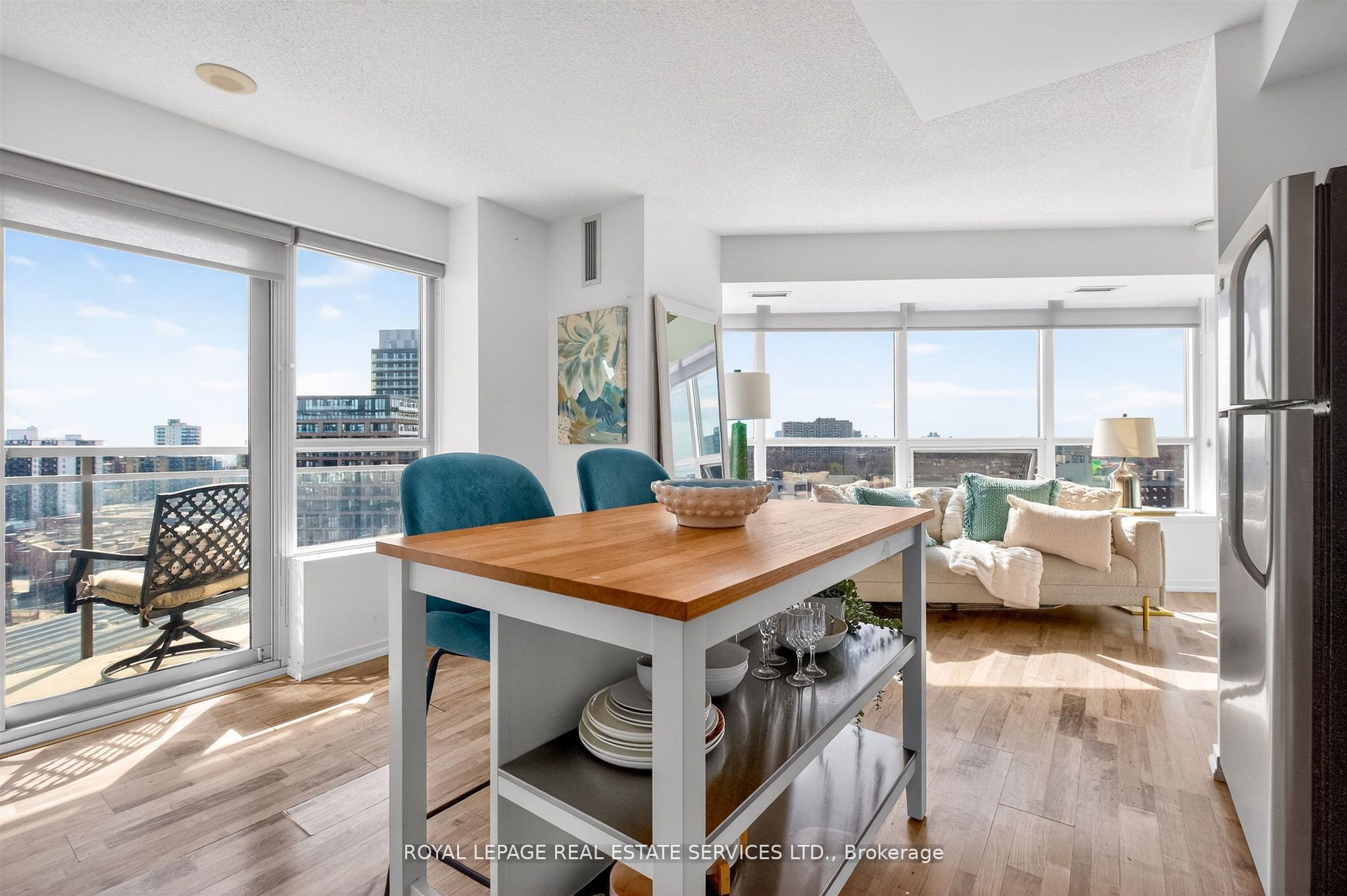 38 Joe Shuster Way 1318, Toronto, ON M6K 0A5