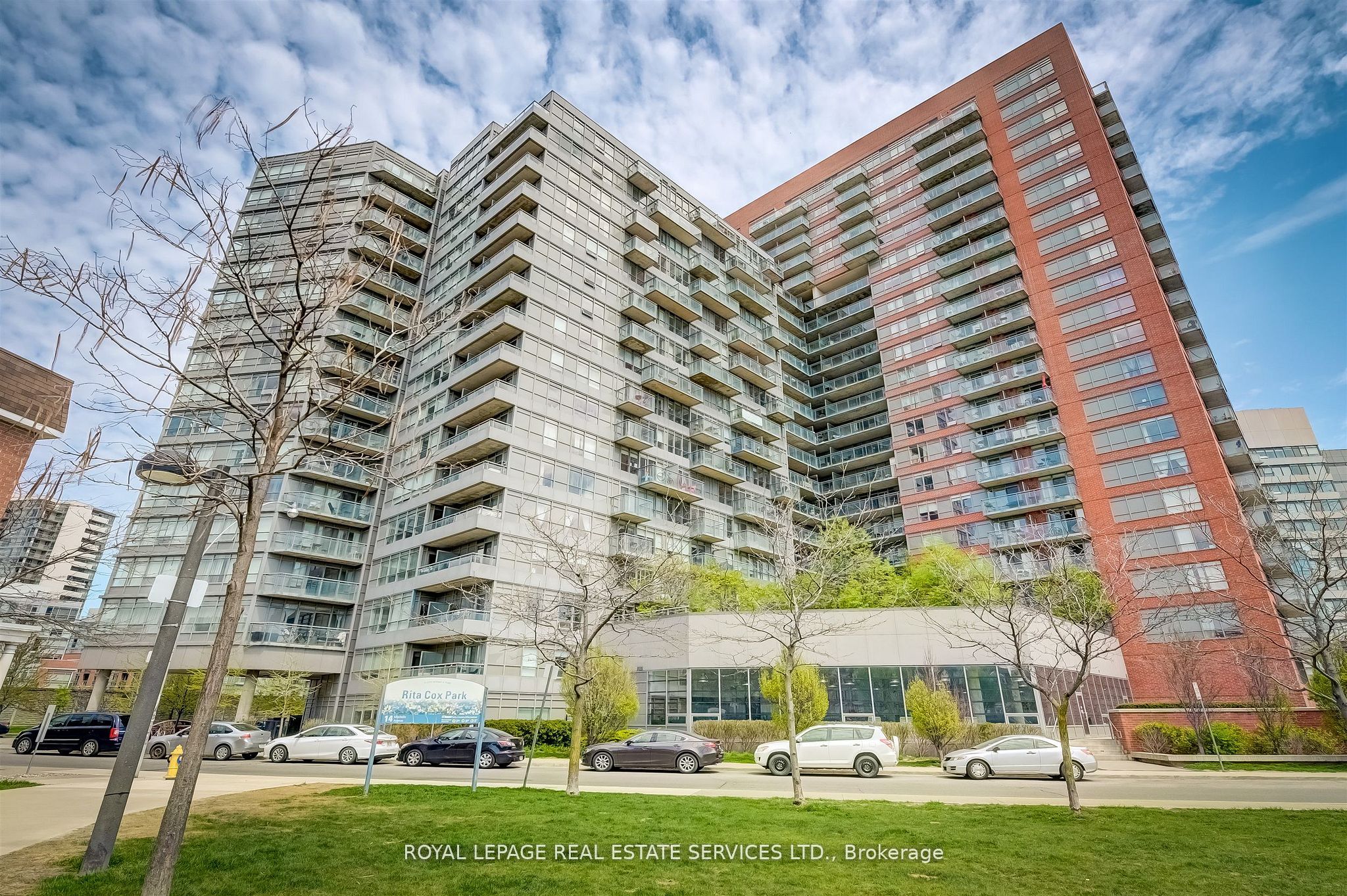 38 Joe Shuster Way 1318, Toronto, ON M6K 0A5 photo 2