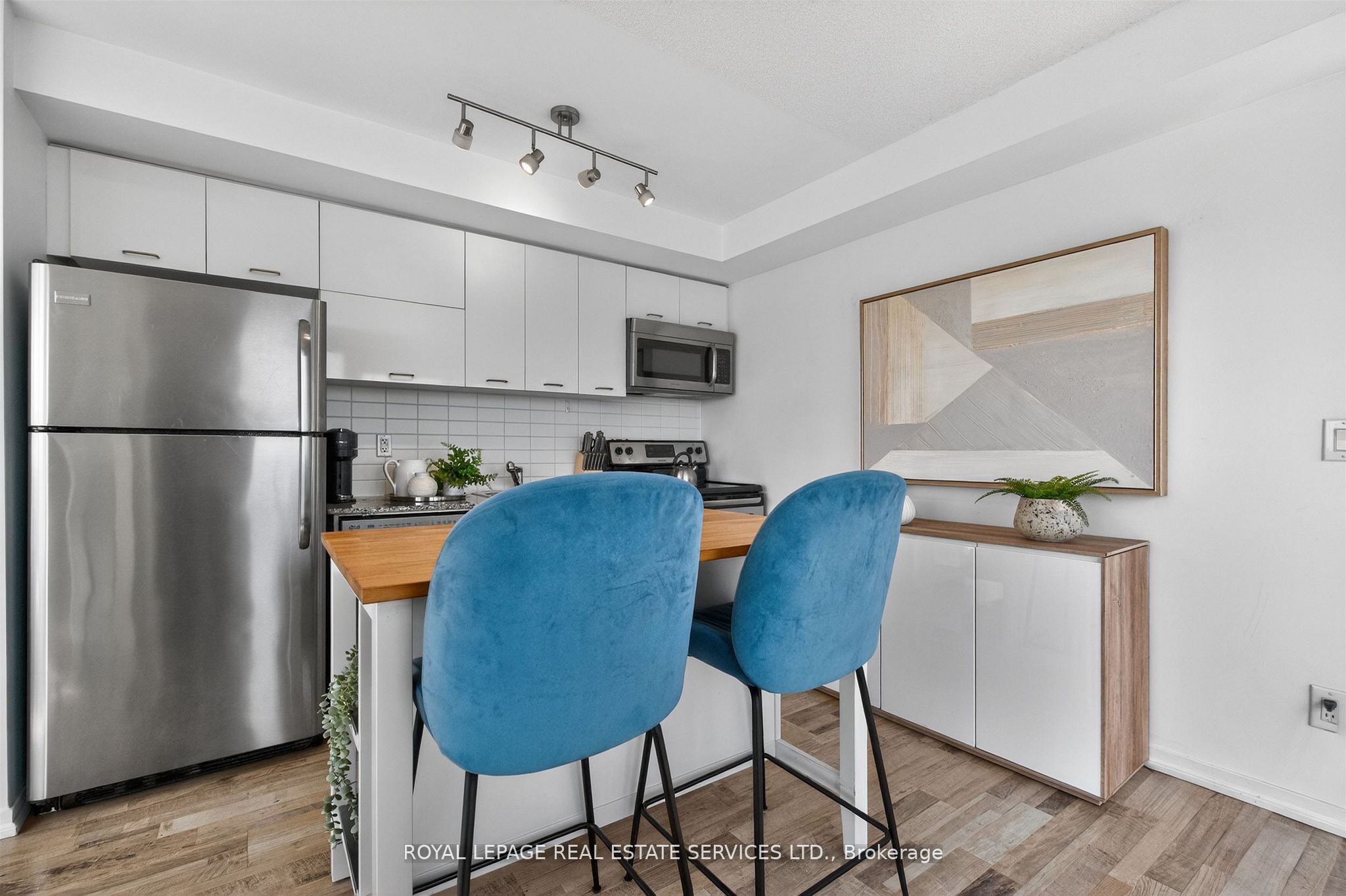 38 Joe Shuster Way 1318, Toronto, ON M6K 0A5 photo 4