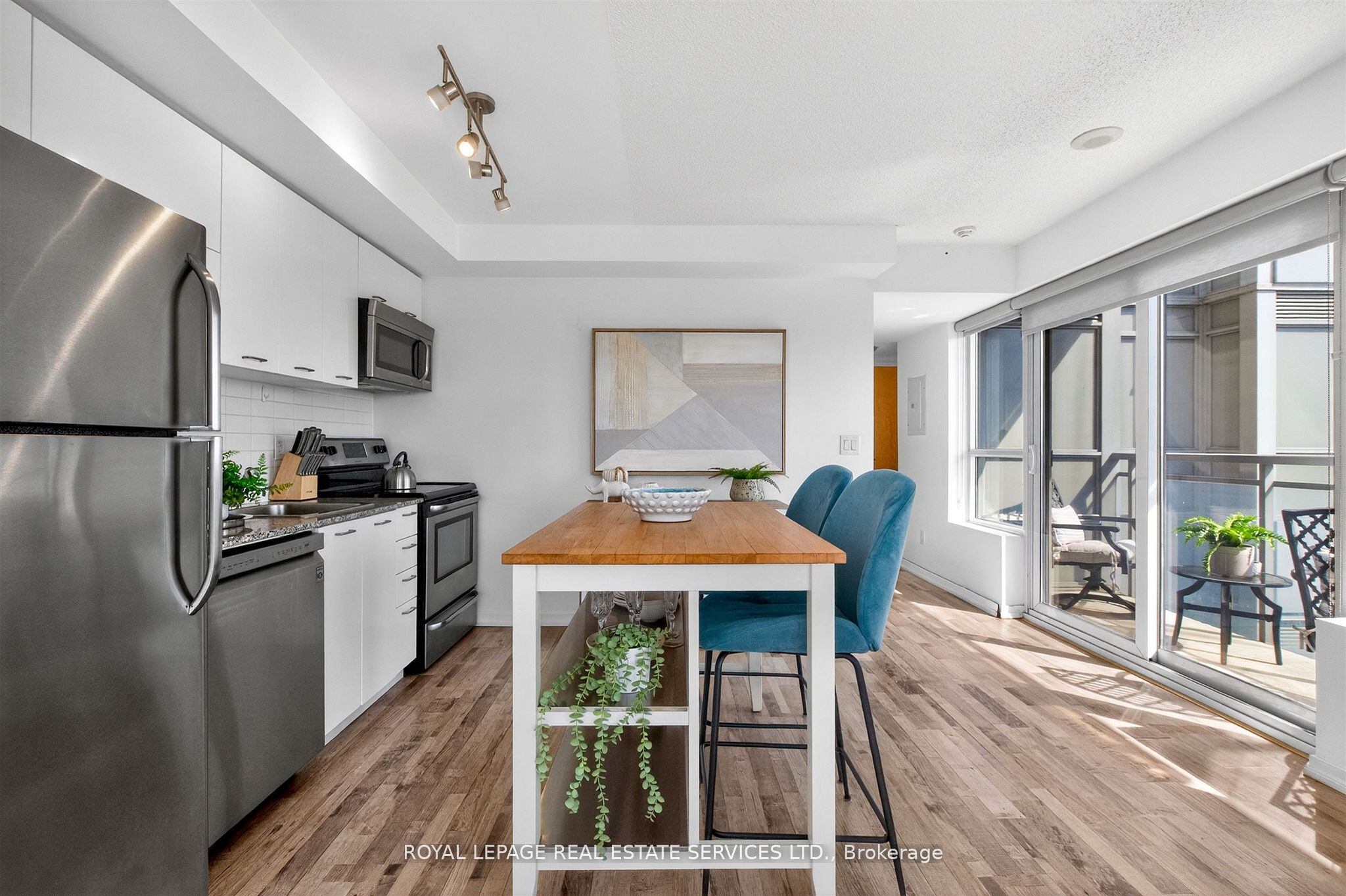 38 Joe Shuster Way 1318, Toronto, ON M6K 0A5 photo 5