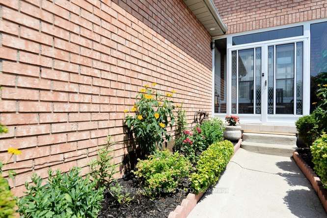 7 Cutters Crescent, Brampton, ON L6Y 4J9 photo 4