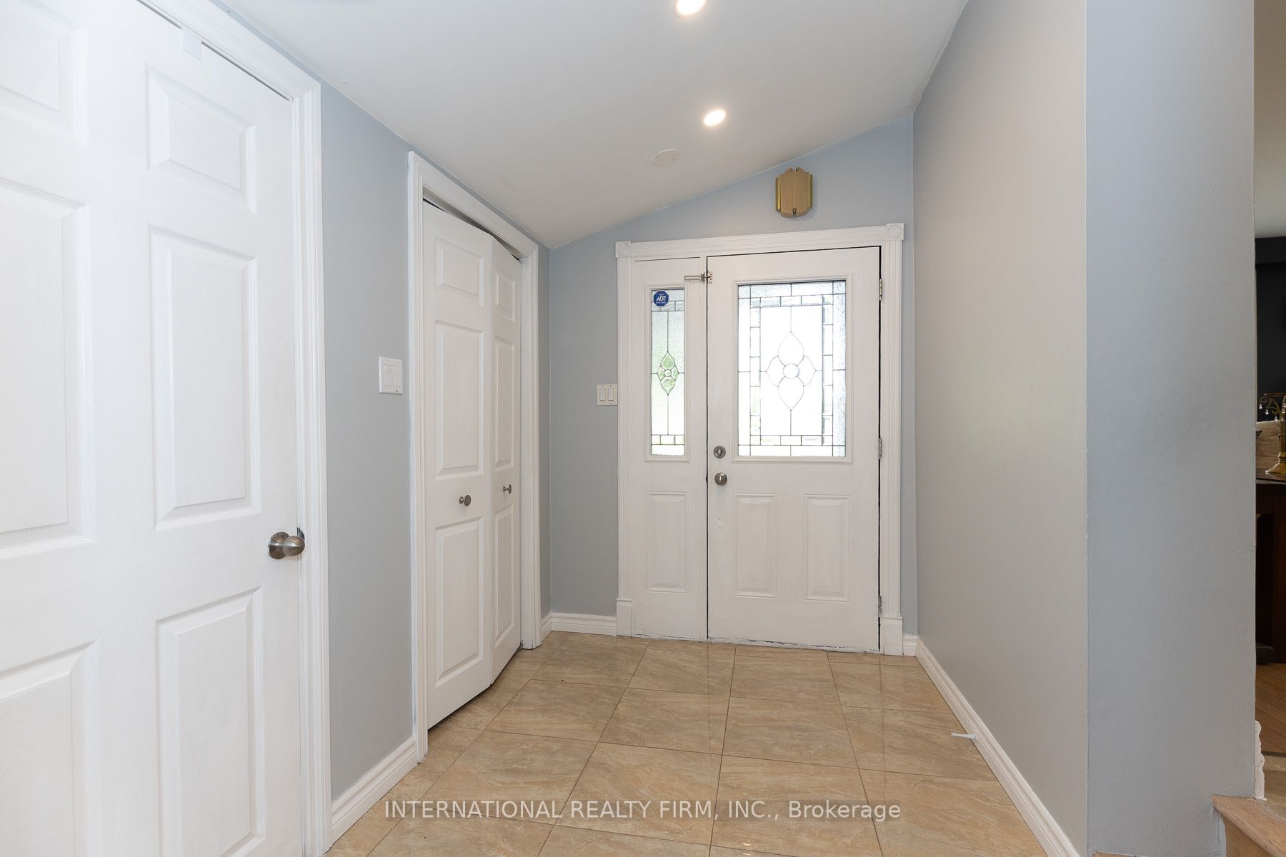2528 Truscott Drive, Mississauga, ON L5J 2B5 photo 2