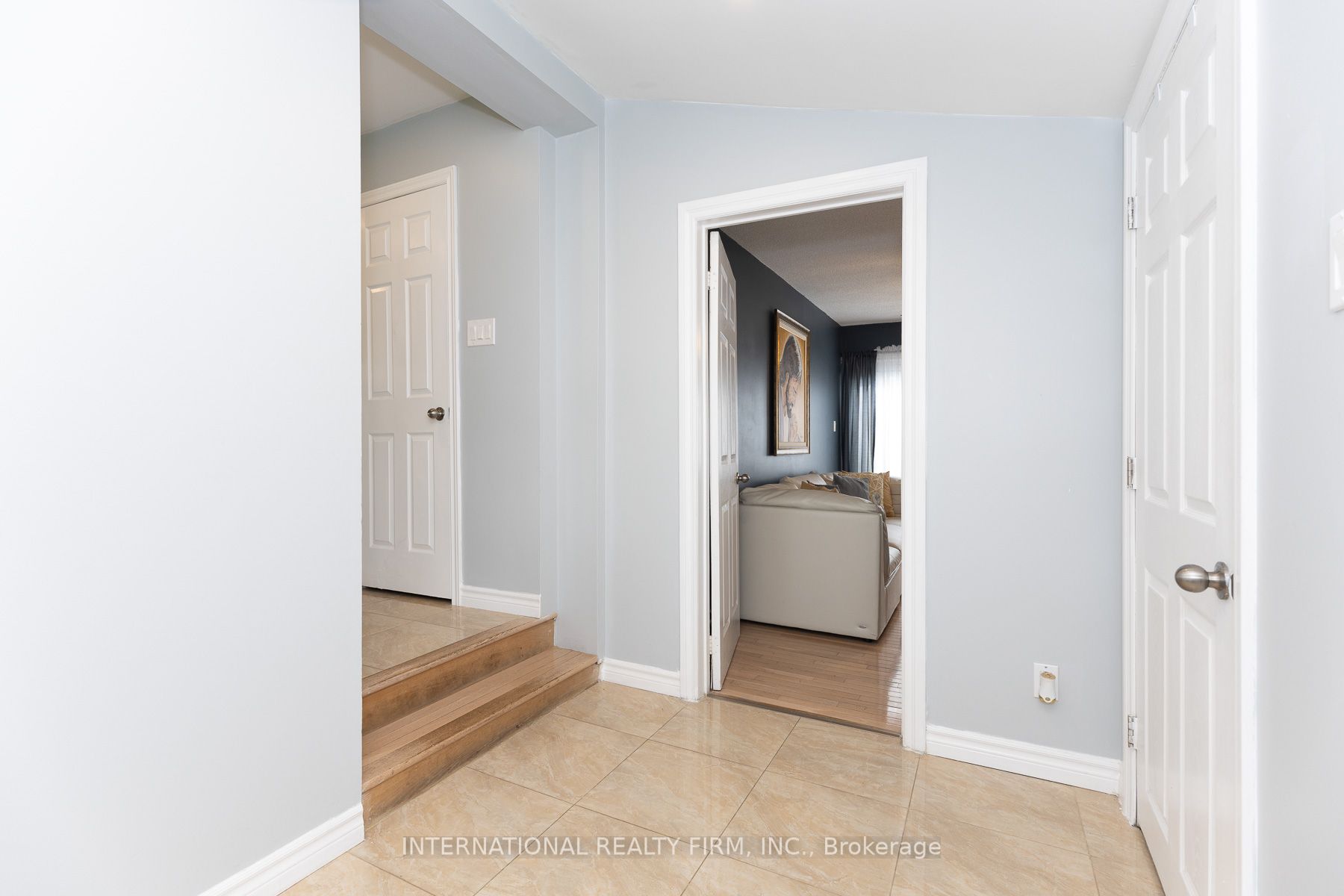 2528 Truscott Drive, Mississauga, ON L5J 2B5 photo 3