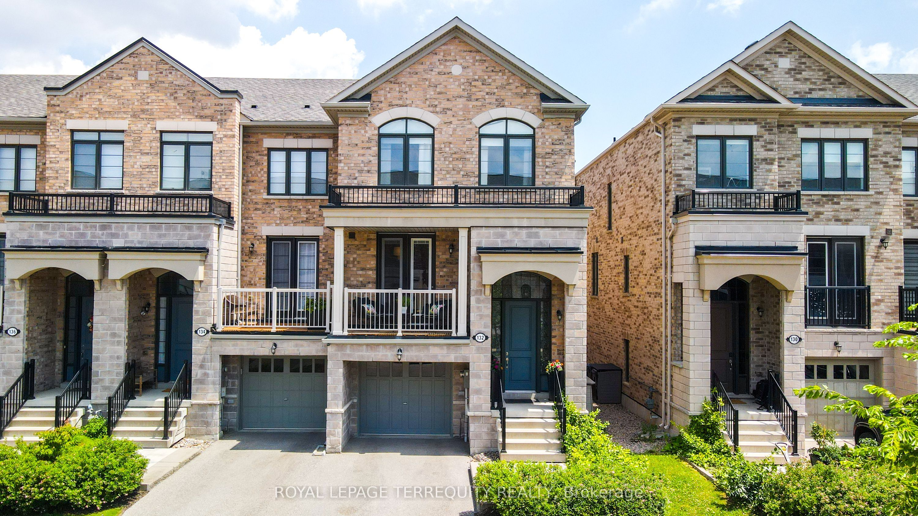 132 Thomas Fisher Drive, Toronto, ON M8Z 0E4 photo 2