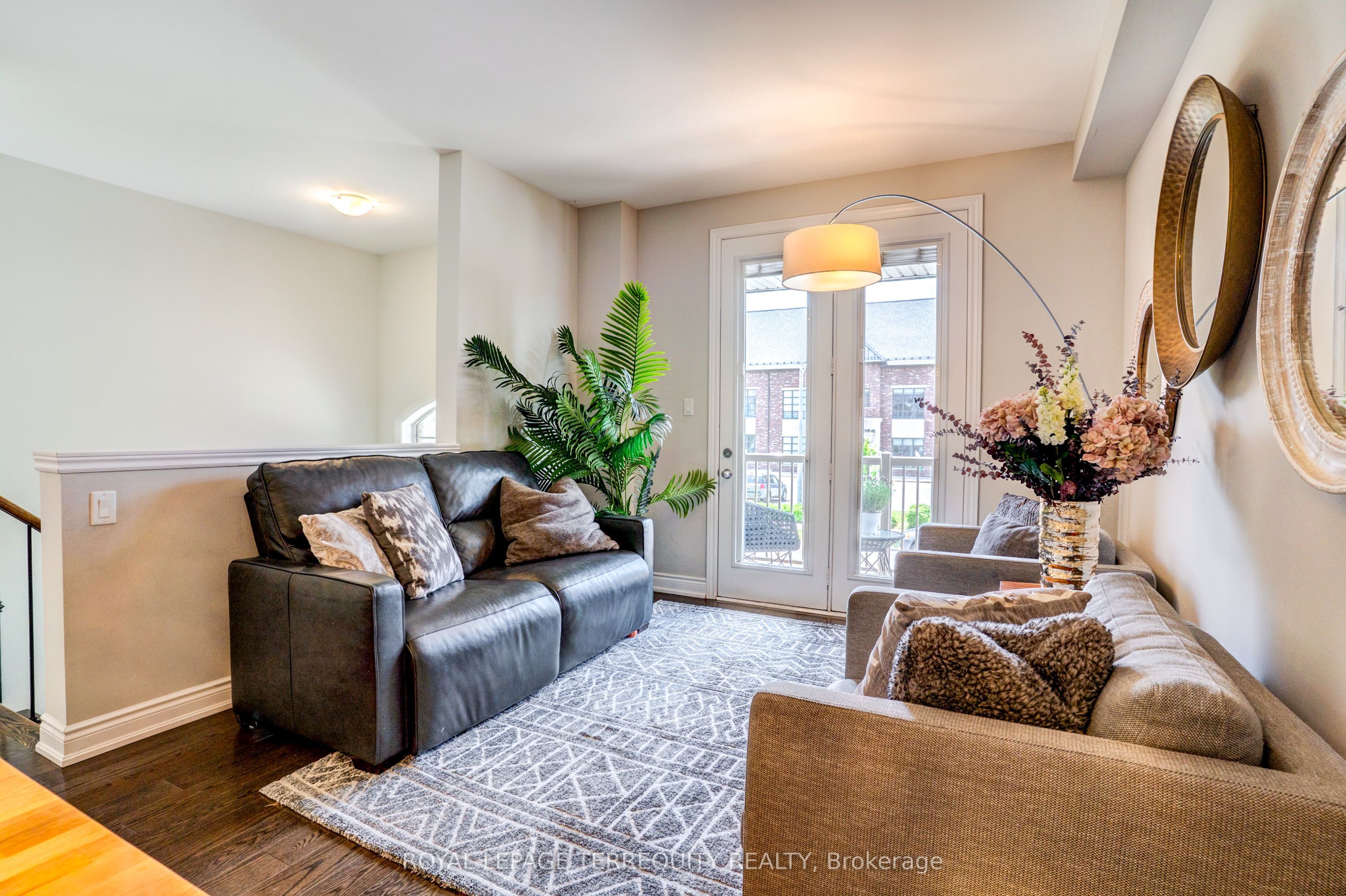 132 Thomas Fisher Drive, Toronto, ON M8Z 0E4 photo 3