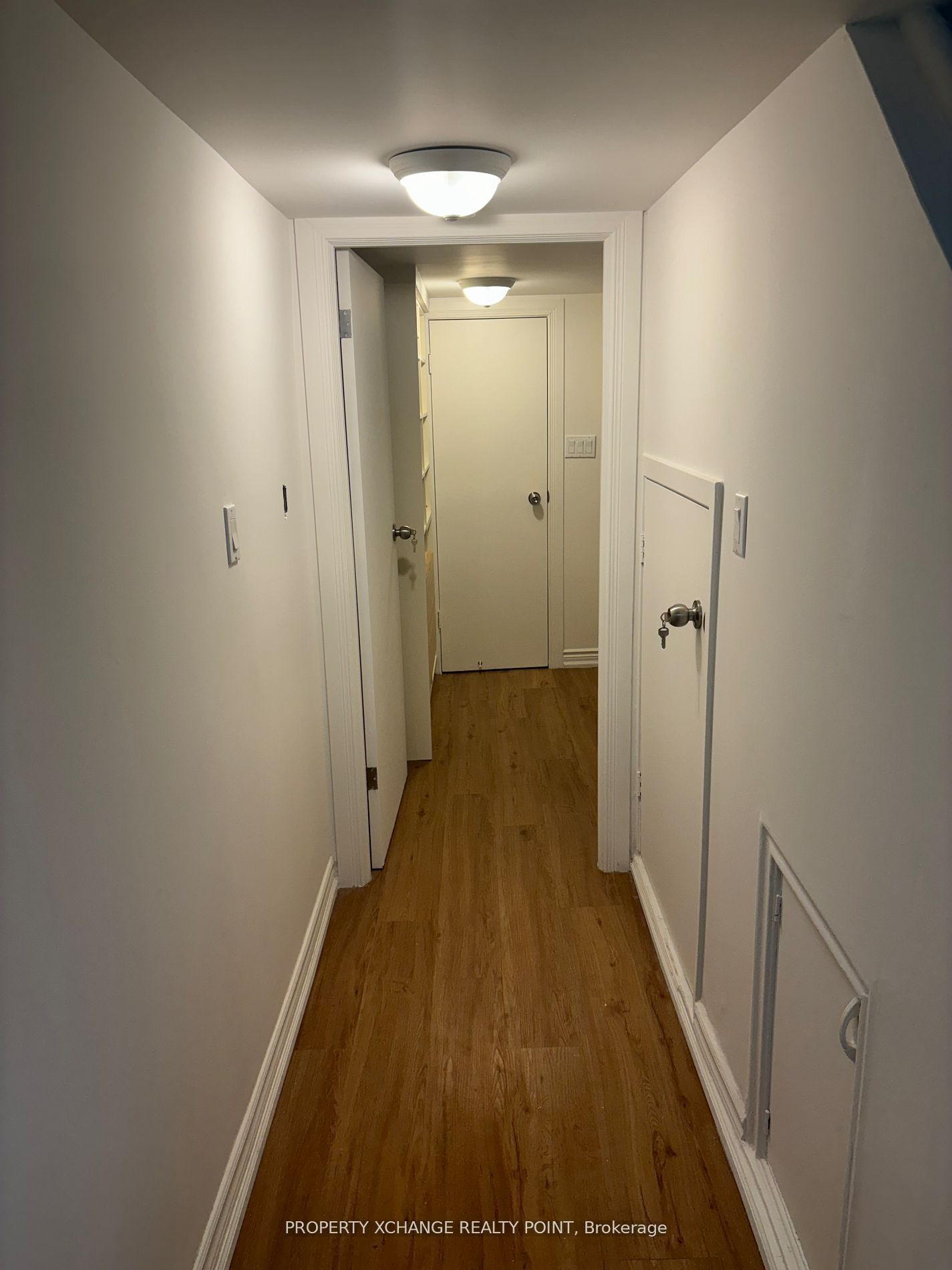 17 Holmesdale Crescent, Toronto, ON M6E 1Y3 photo 3