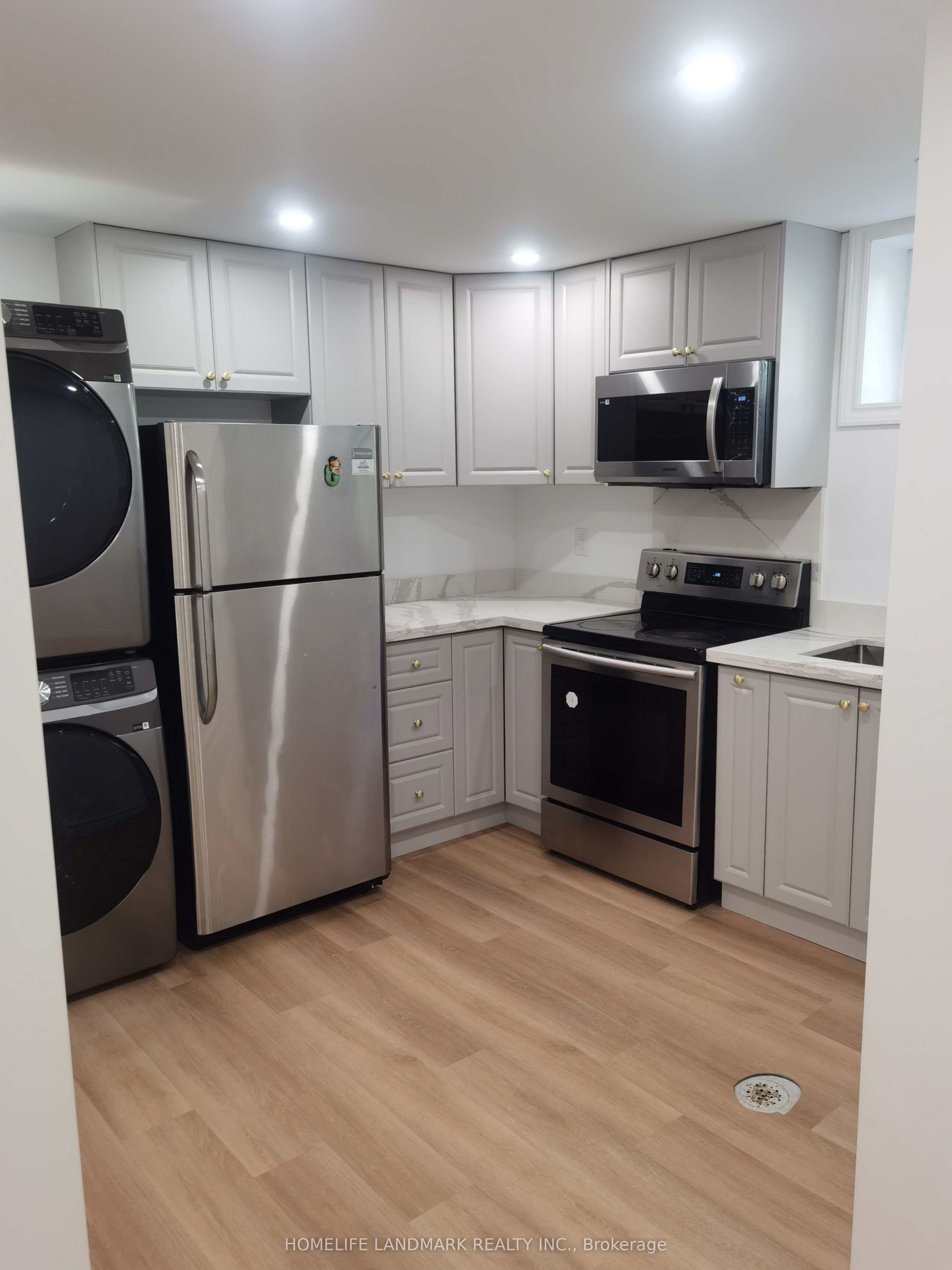 192 Floradale Drive, Mississauga, ON L5B 1G3