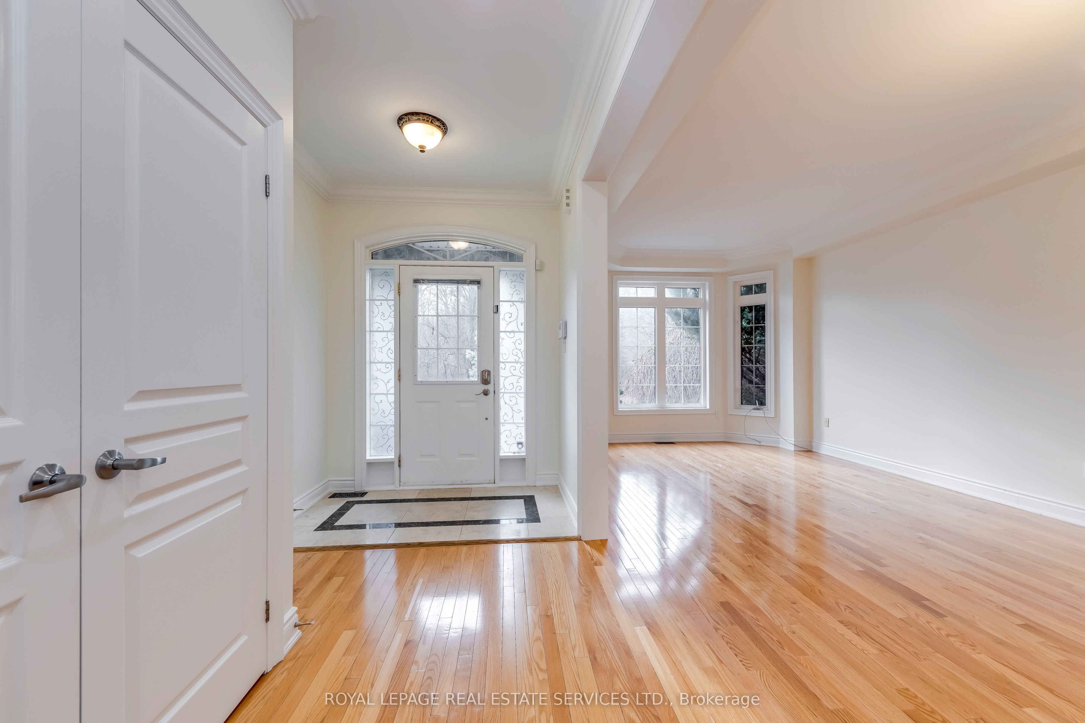 285 Great Lakes Boulevard, Oakville, ON L6L 6V2 photo 3