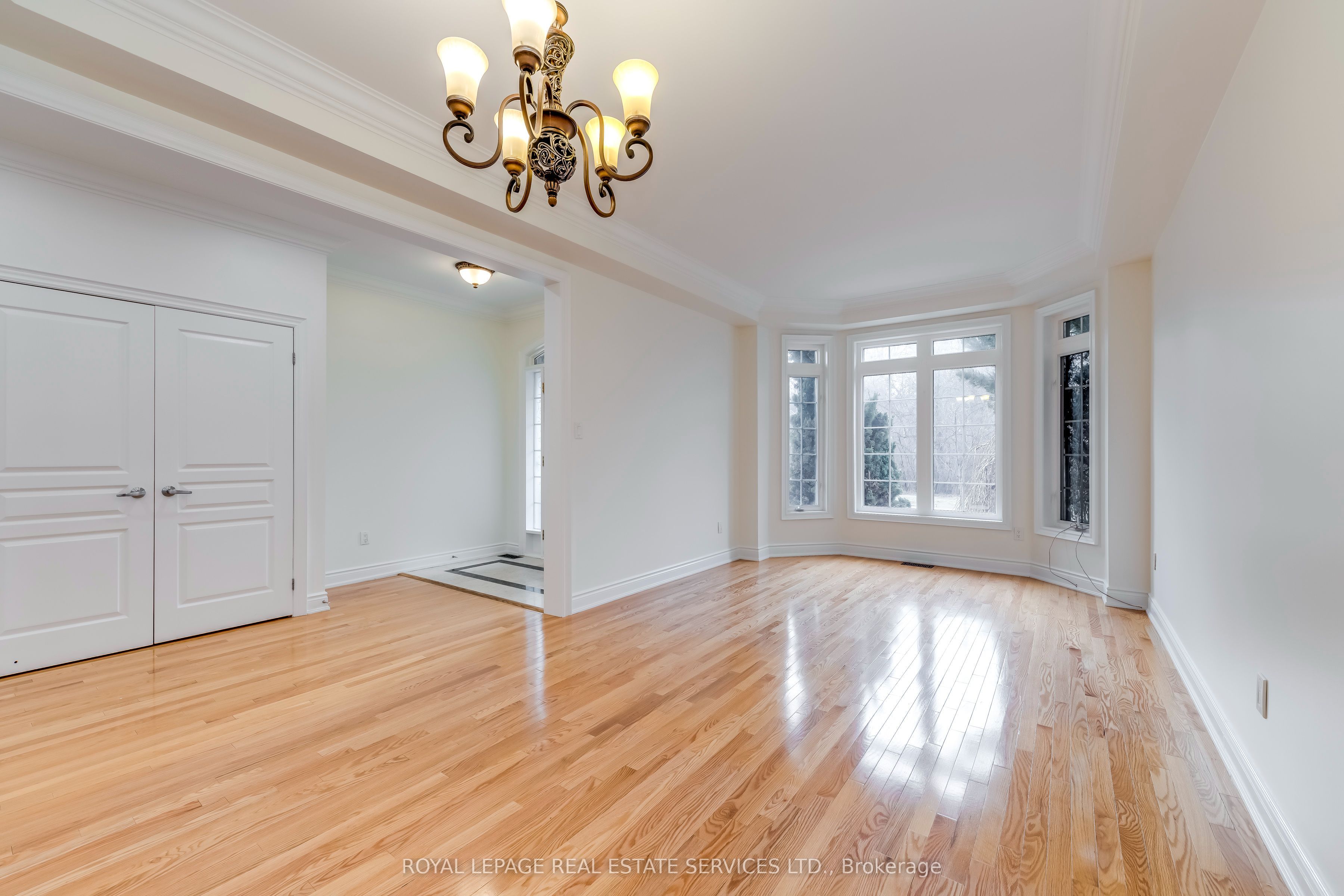 285 Great Lakes Boulevard, Oakville, ON L6L 6V2 photo 4