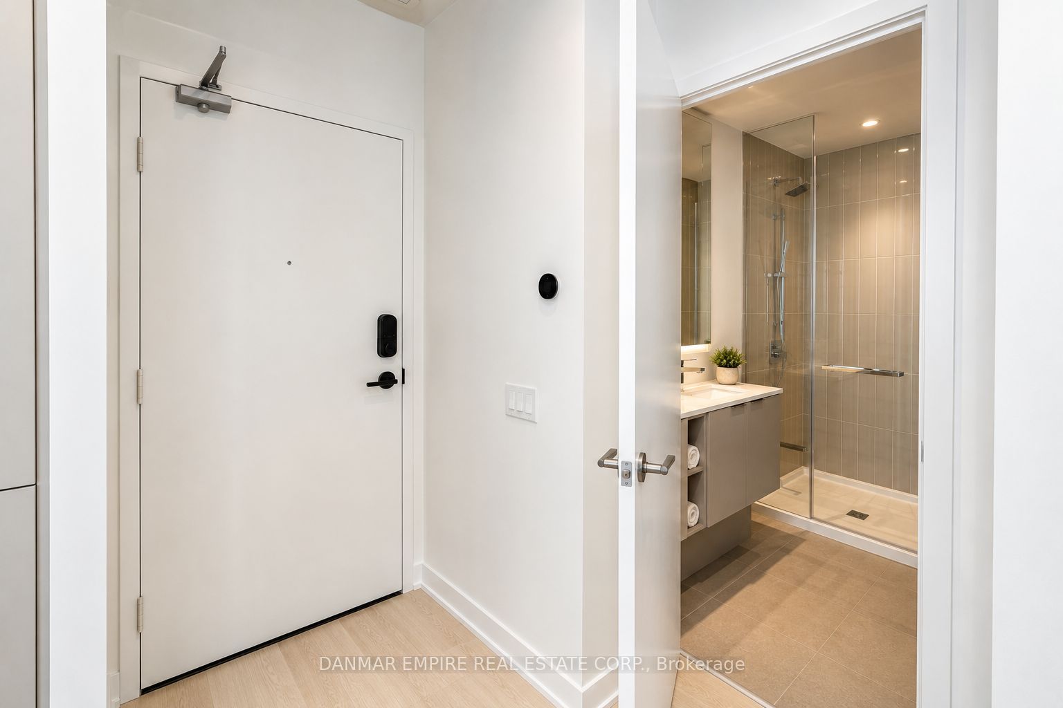 3900 Confederation Parkway 1205, Mississauga, ON L5B 0M3 photo 3