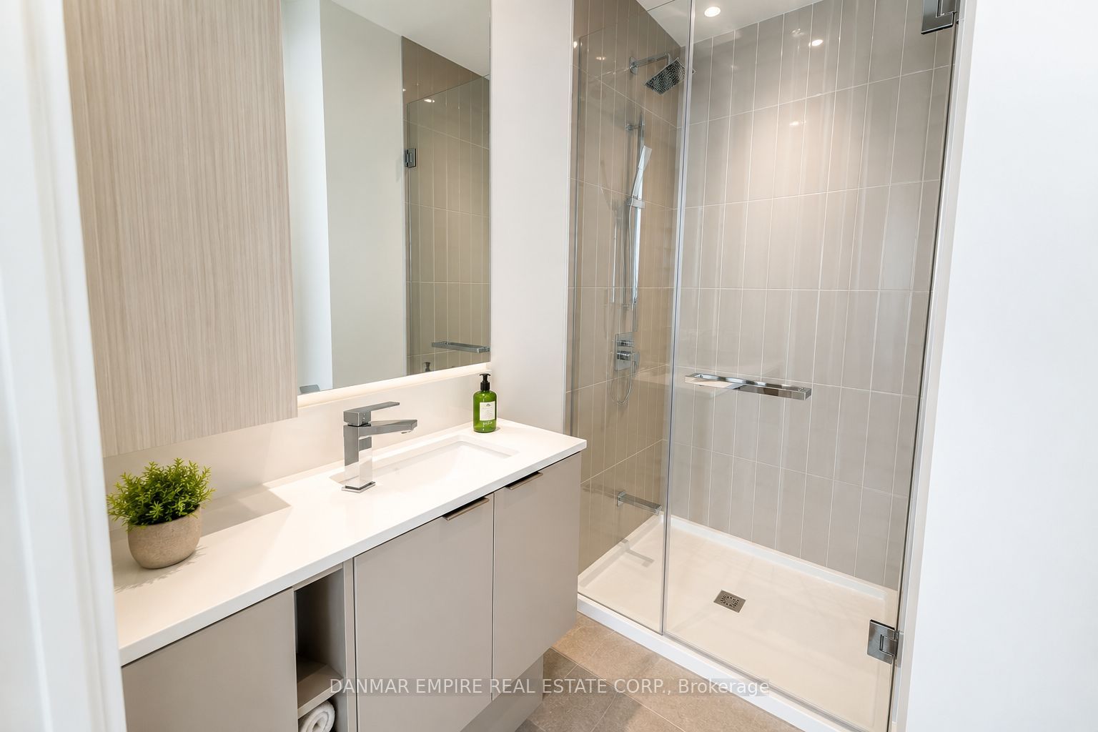 3900 Confederation Parkway 1205, Mississauga, ON L5B 0M3 photo 4