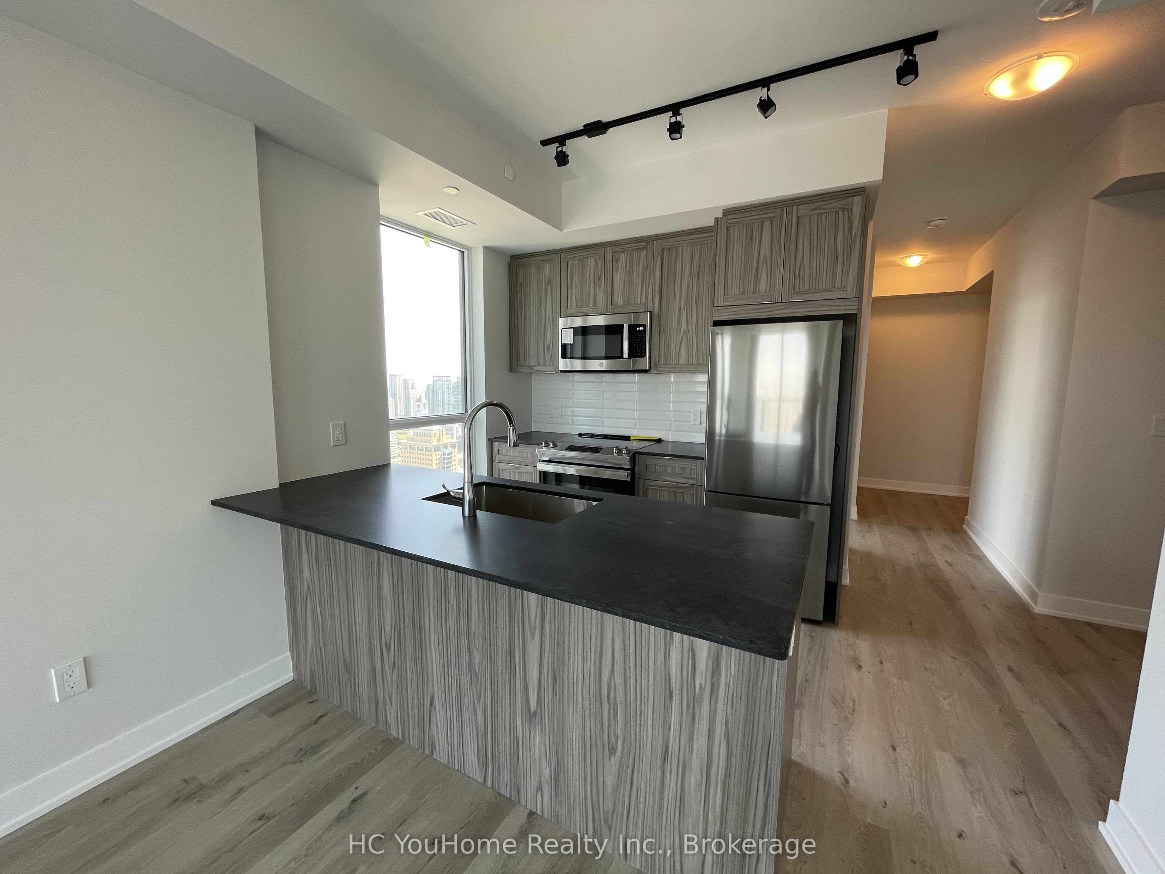 430 Square One Drive 3411, Mississauga, ON L5B 0L6