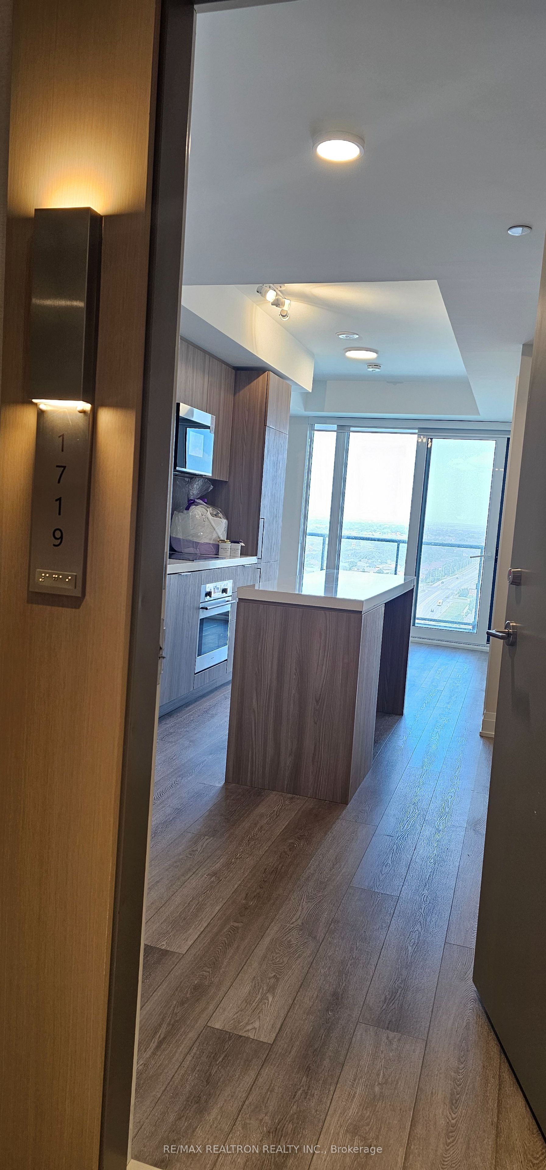 15 skyridge Drive 1719, Brampton, ON L6P 4S3