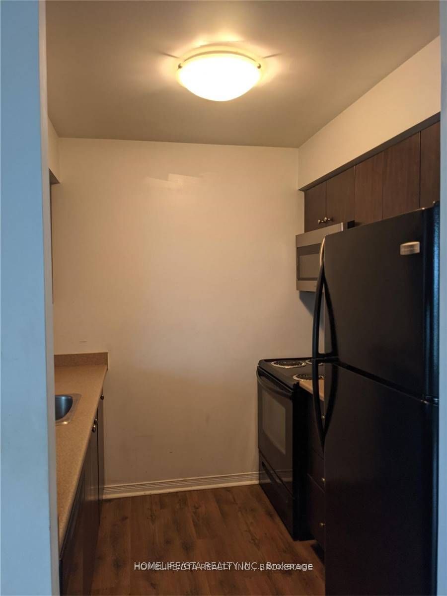 215 Queen Street E 1503, Brampton, ON L4W 0A9 photo 5