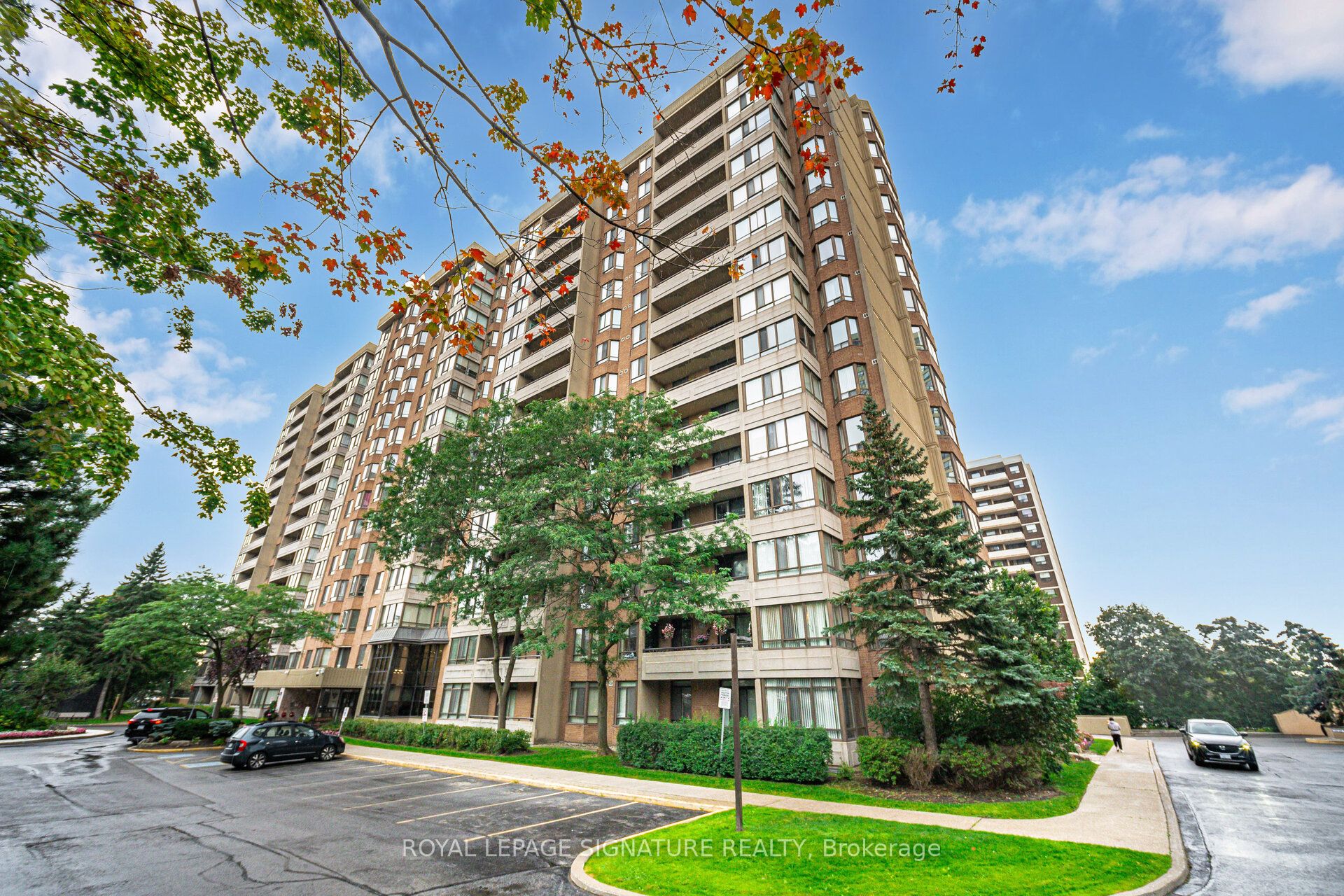 5 Lisa Street 109, Brampton, ON L6T 4T4
