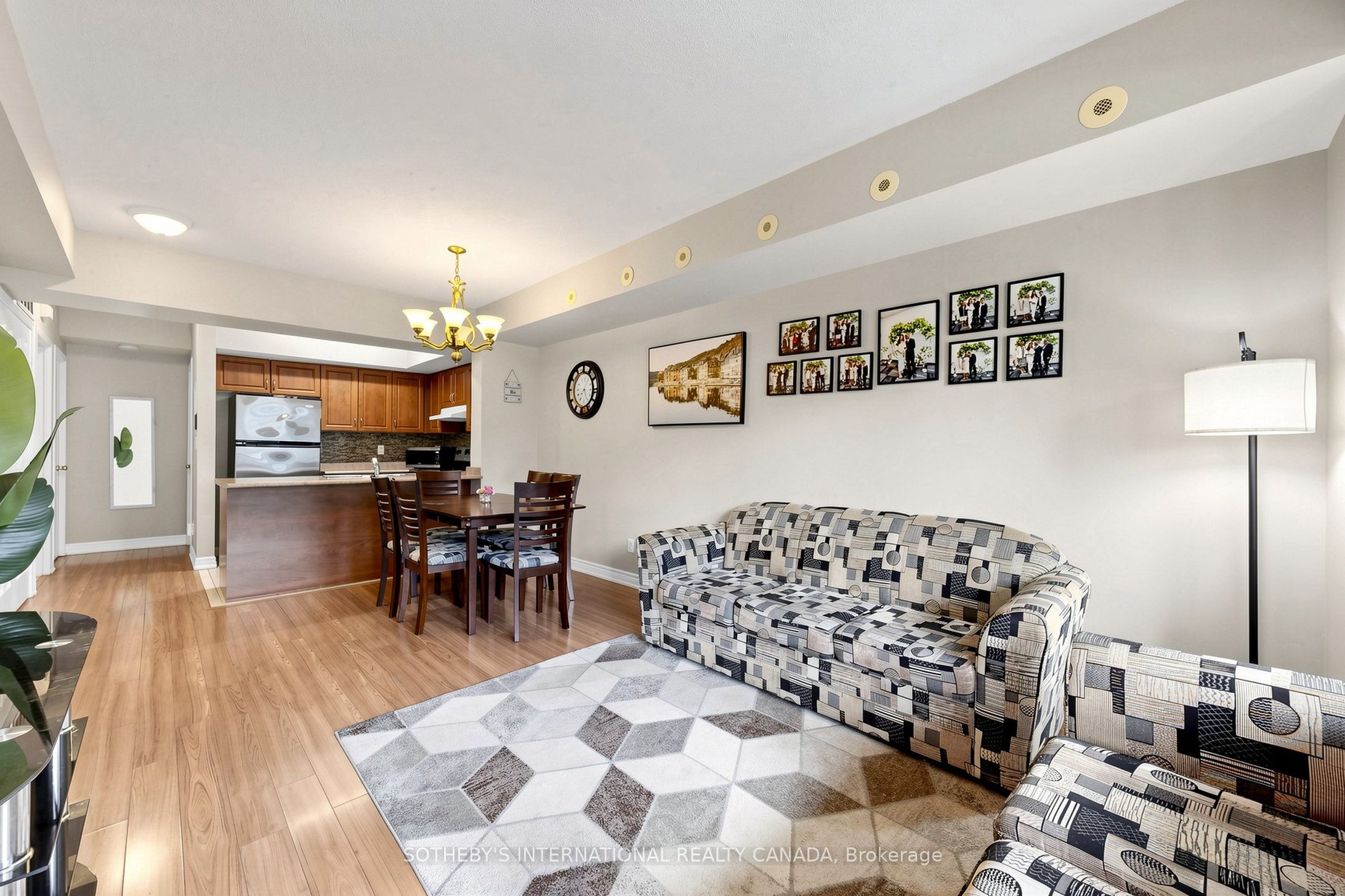 3035 Finch Avenue W 2012, Toronto, ON M9M 0A2 photo 4