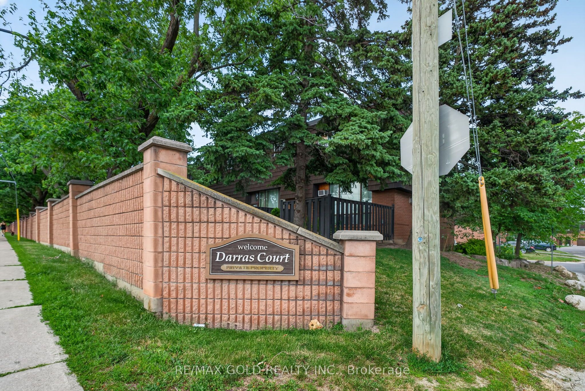 68 Darras Court, Brampton, ON L6T 1W7 photo 2
