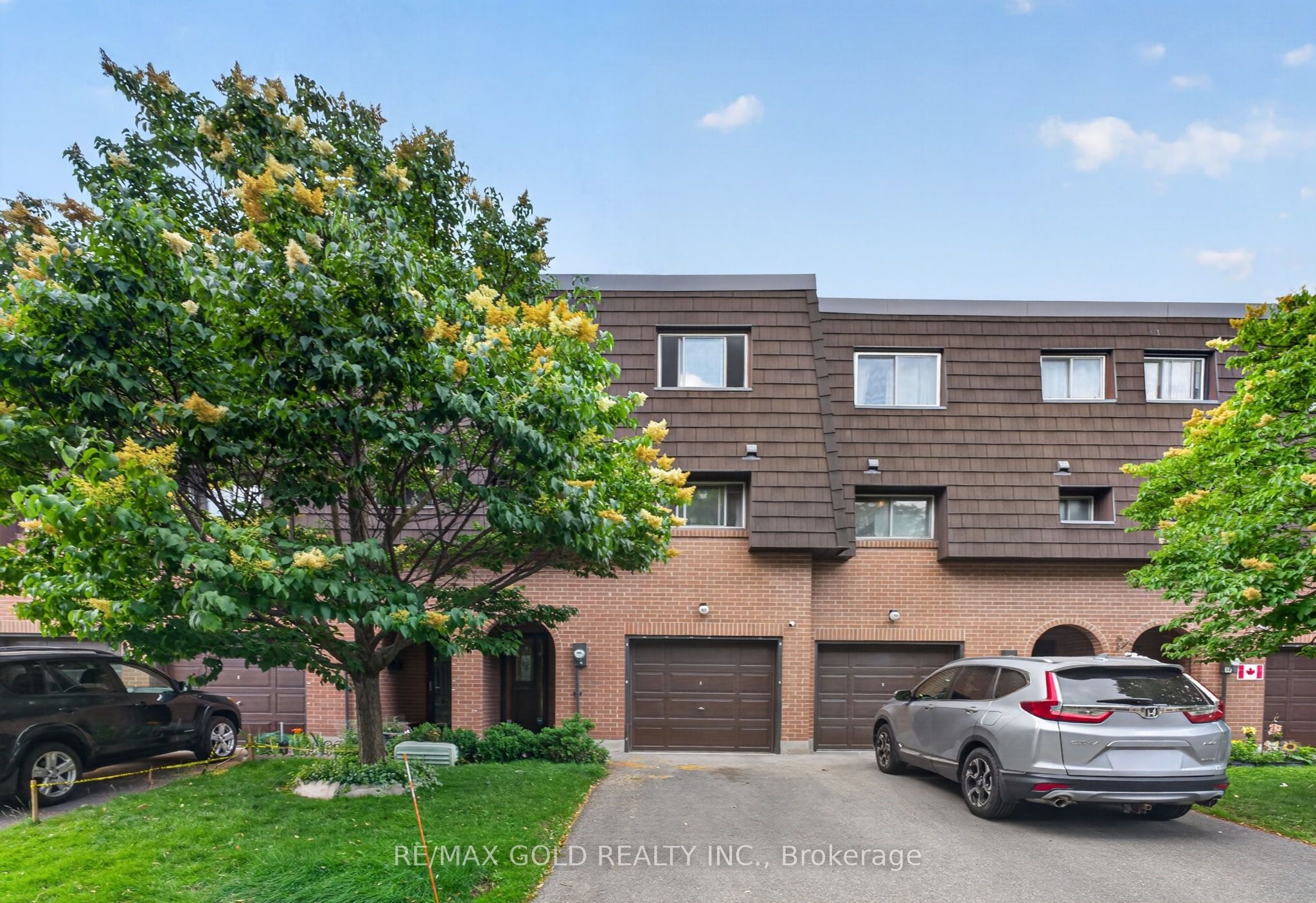 68 Darras Court, Brampton, ON L6T 1W7 photo 3