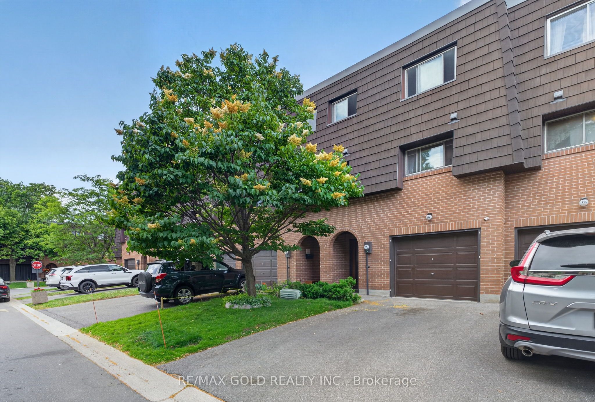 68 Darras Court, Brampton, ON L6T 1W7 photo 4