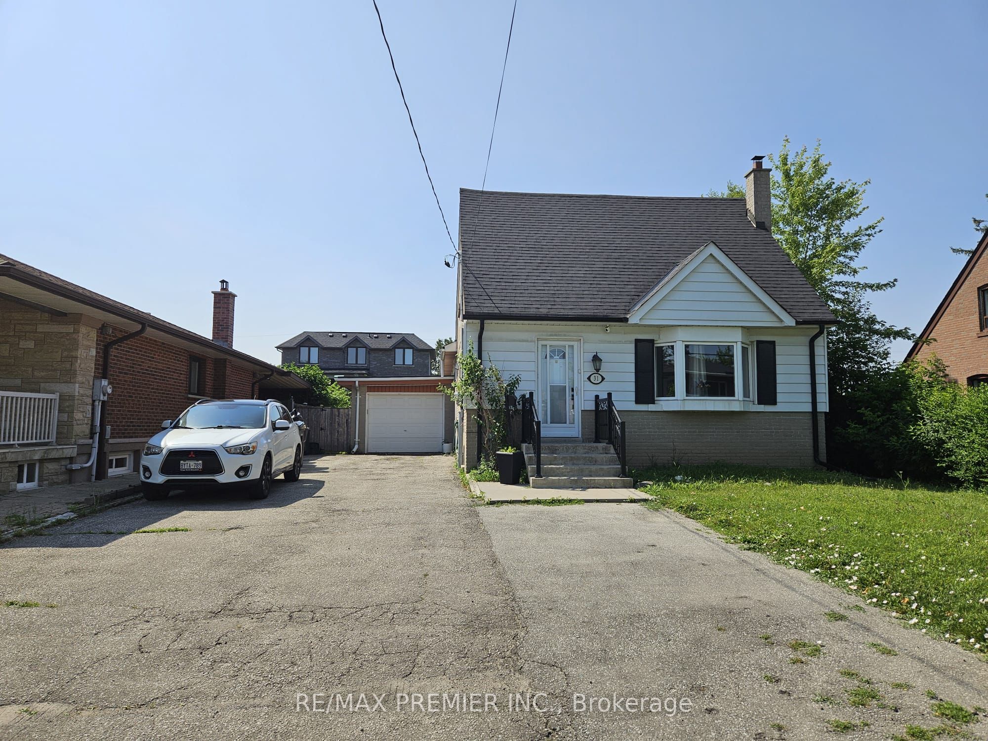 31 Compton Crescent Main & 2nd, Toronto, ON M3M 2C3