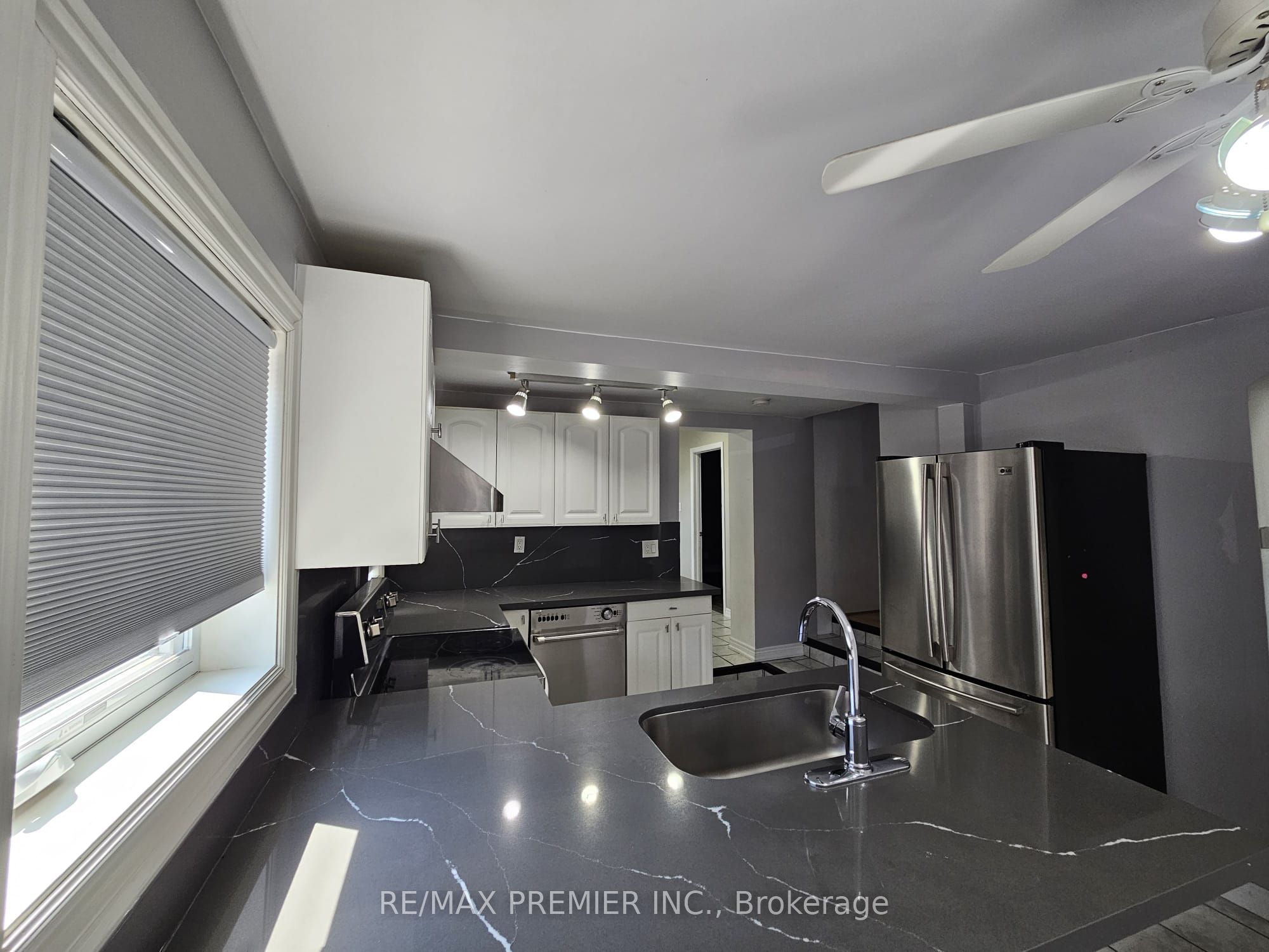 31 Compton Crescent Main & 2nd, Toronto, ON M3M 2C3 photo 4