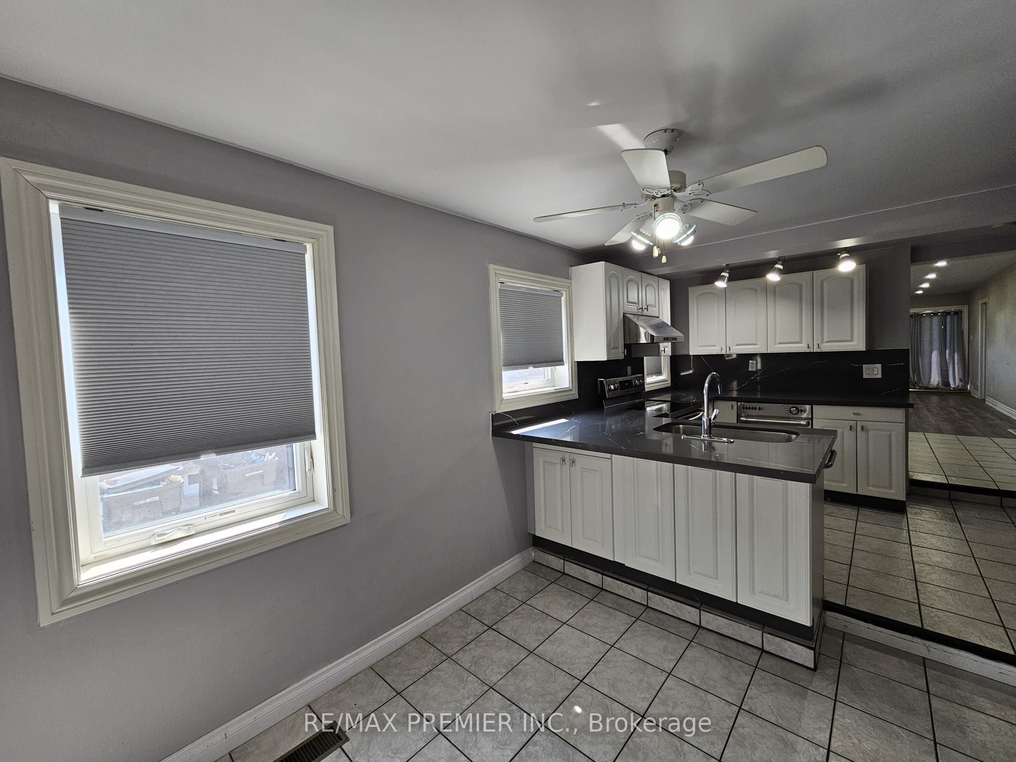 31 Compton Crescent Main & 2nd, Toronto, ON M3M 2C3 photo 5