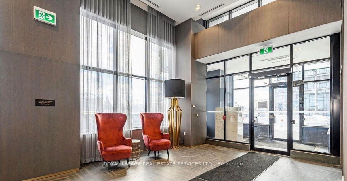 395 Dundas Street 820, Oakville, ON L6M 4M2 photo 3