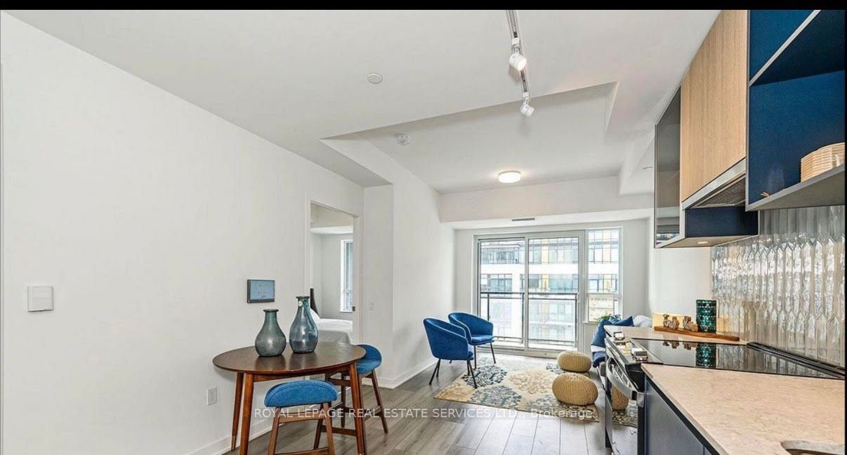 395 Dundas Street 820, Oakville, ON L6M 4M2 photo 5