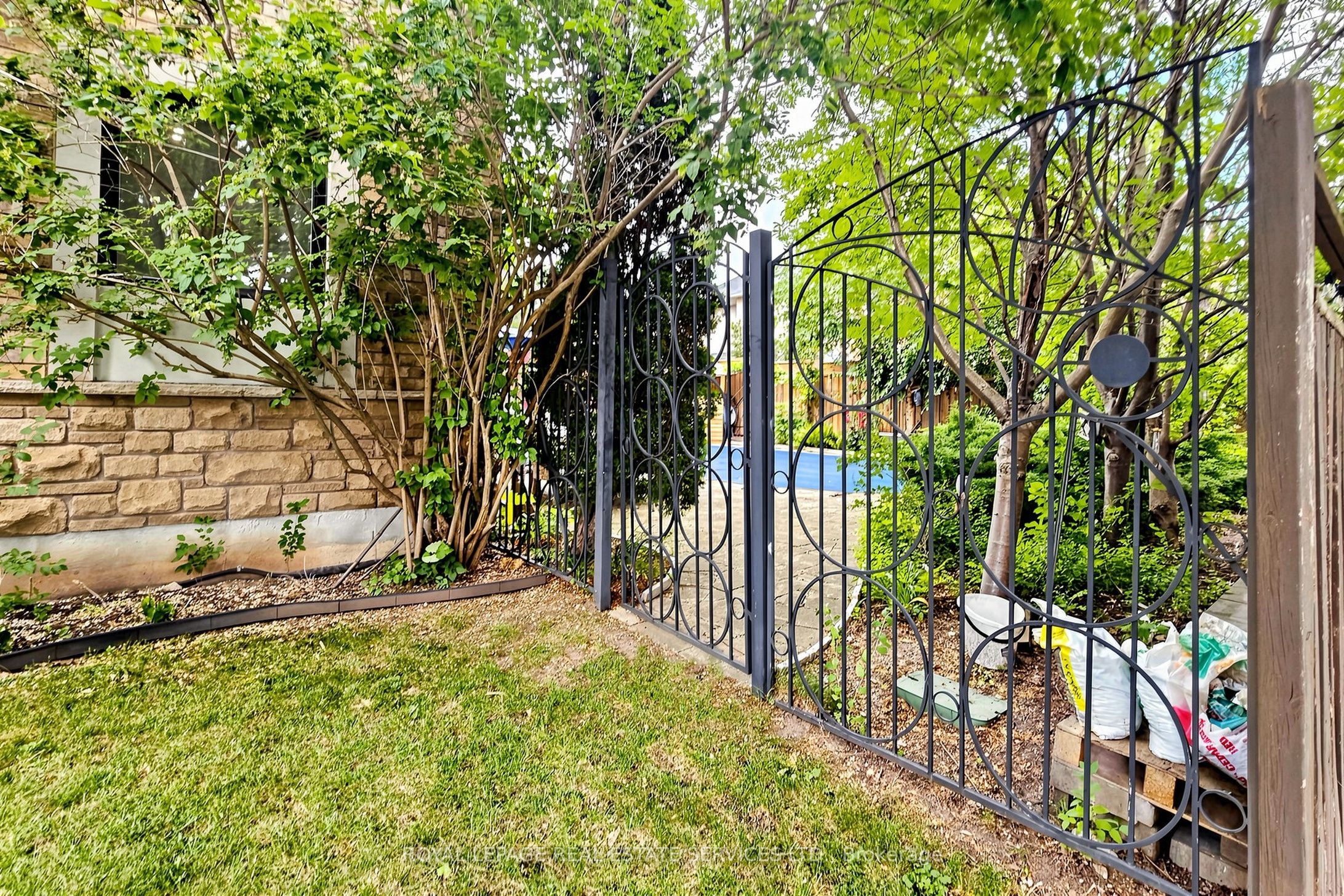 2353 Woodcrest Drive, Oakville, ON L6M 4S2