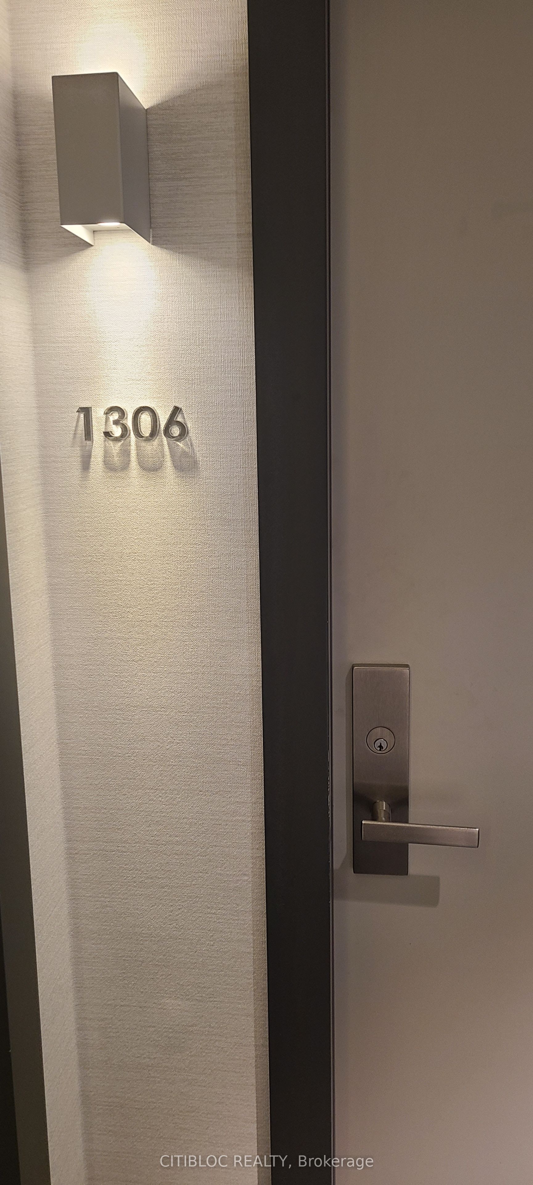 30 Gibbs Road 1306, Toronto, ON M9B 6L6 photo 3