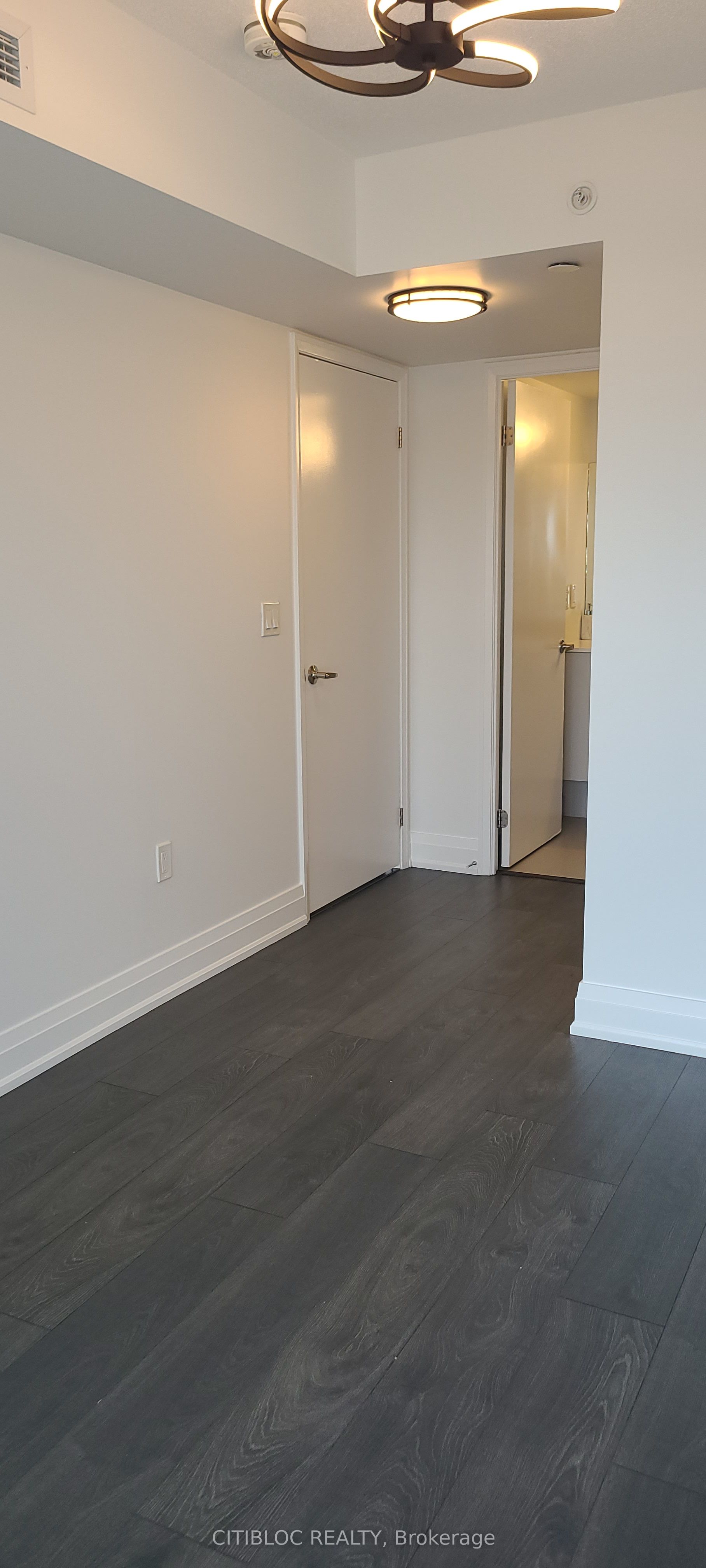 30 Gibbs Road 1306, Toronto, ON M9B 6L6 photo 4