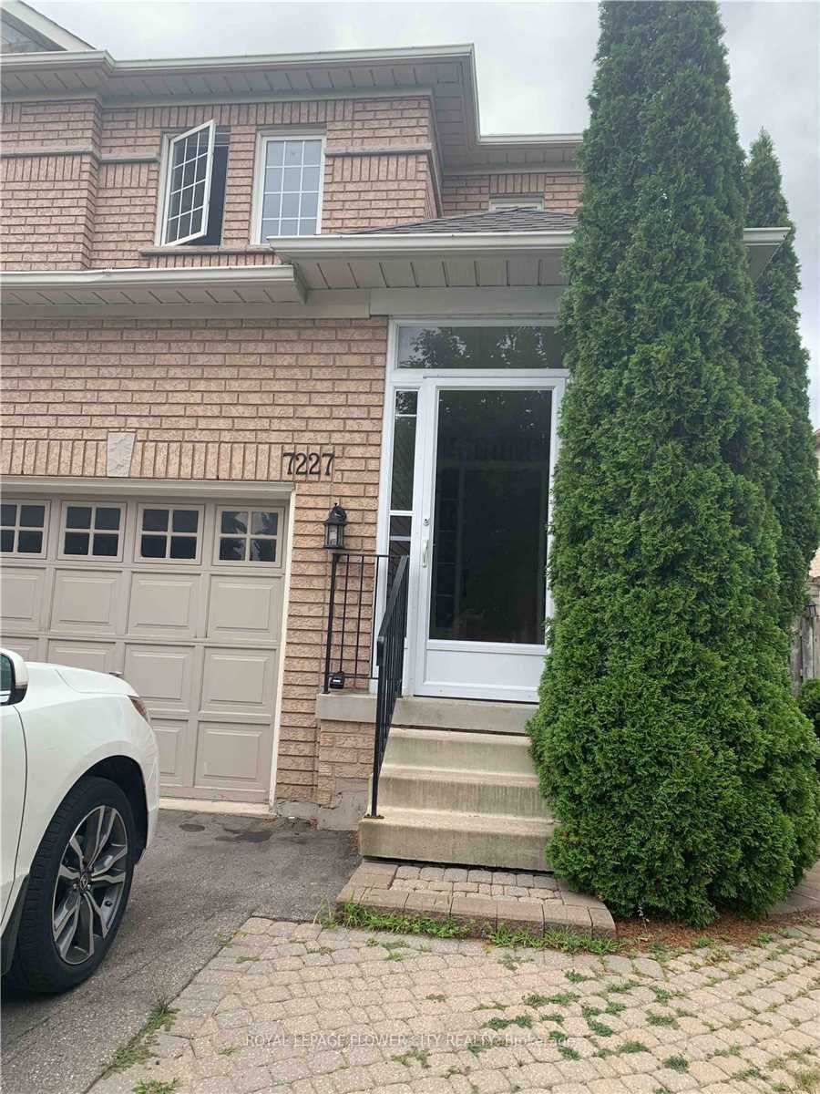 7227 Para Place Upper, Mississauga, ON L5W 1K4