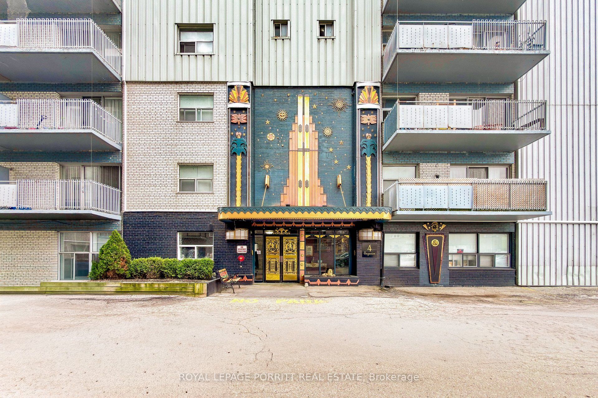 4 Superior Avenue 8, Toronto, ON M8V 2M4 photo 2