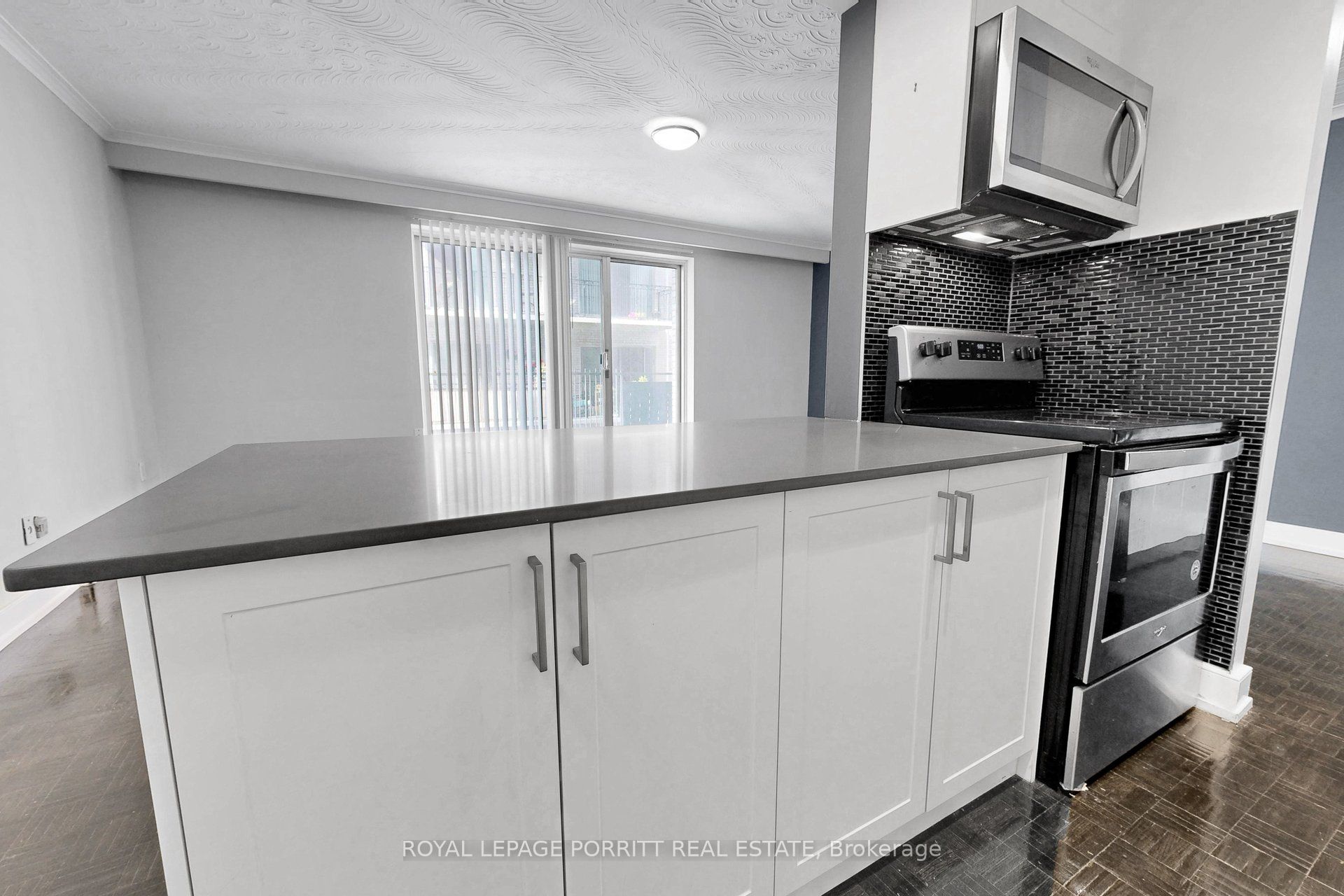 4 Superior Avenue 8, Toronto, ON M8V 2M4 photo 5
