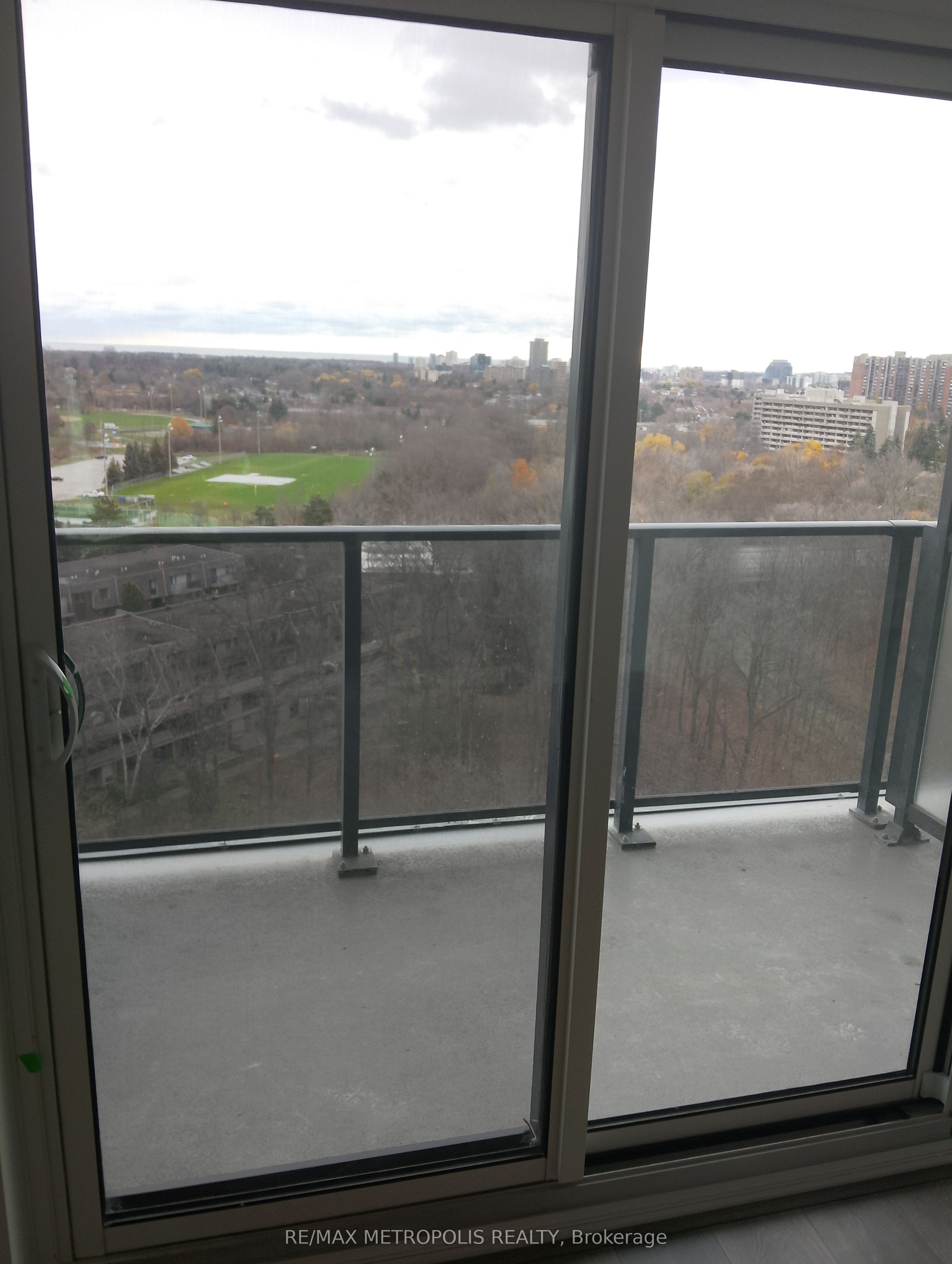 204 Burnhamthorpe Road E 1110, Mississauga, ON L5A 0B2 photo 5