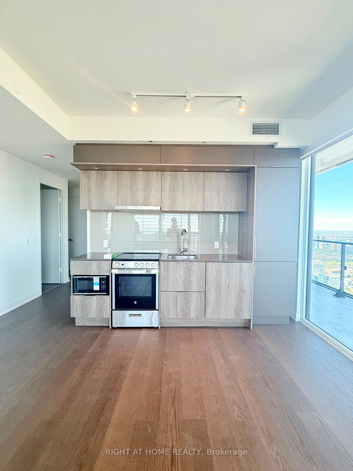 448 Burnhamthorpe Road W 6708, Mississauga, ON L5B 4M6 photo 3